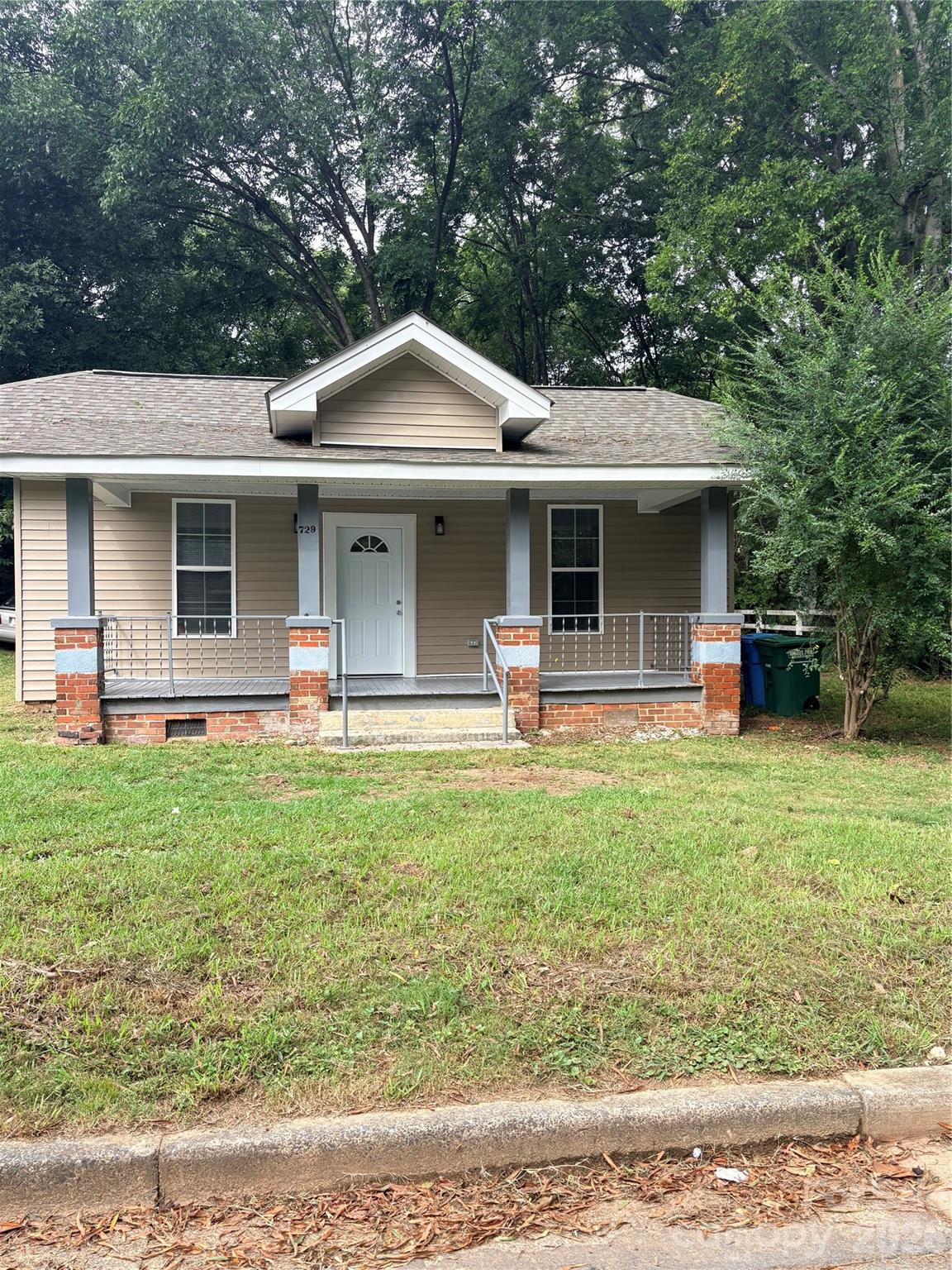 729 Austin Street Property Photo 2