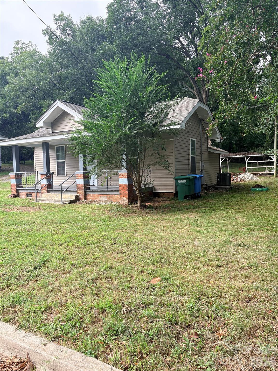 729 Austin Street Property Photo 3