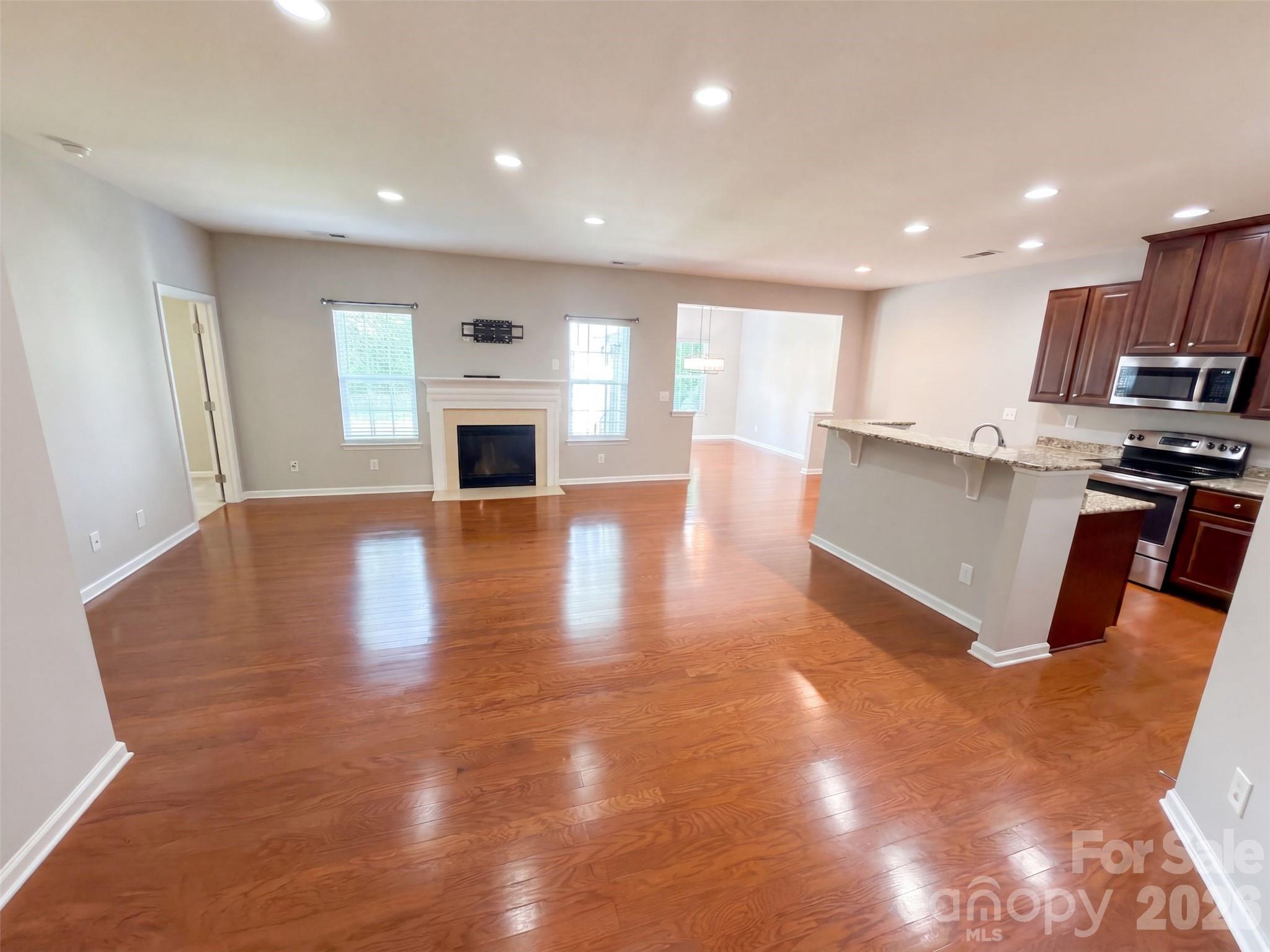 1006 Oakmere Road Property Photo 3