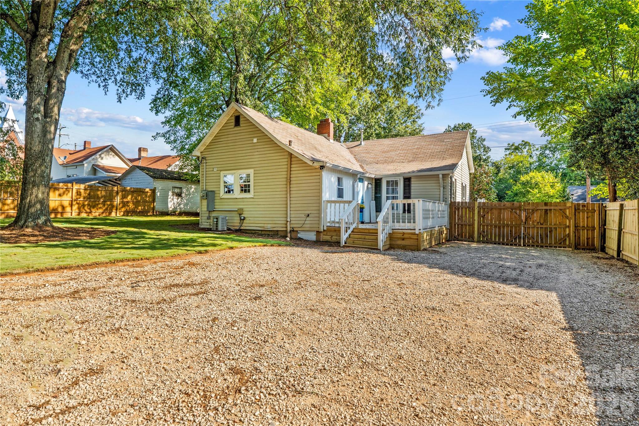 209 E Wilson Avenue Property Photo 36