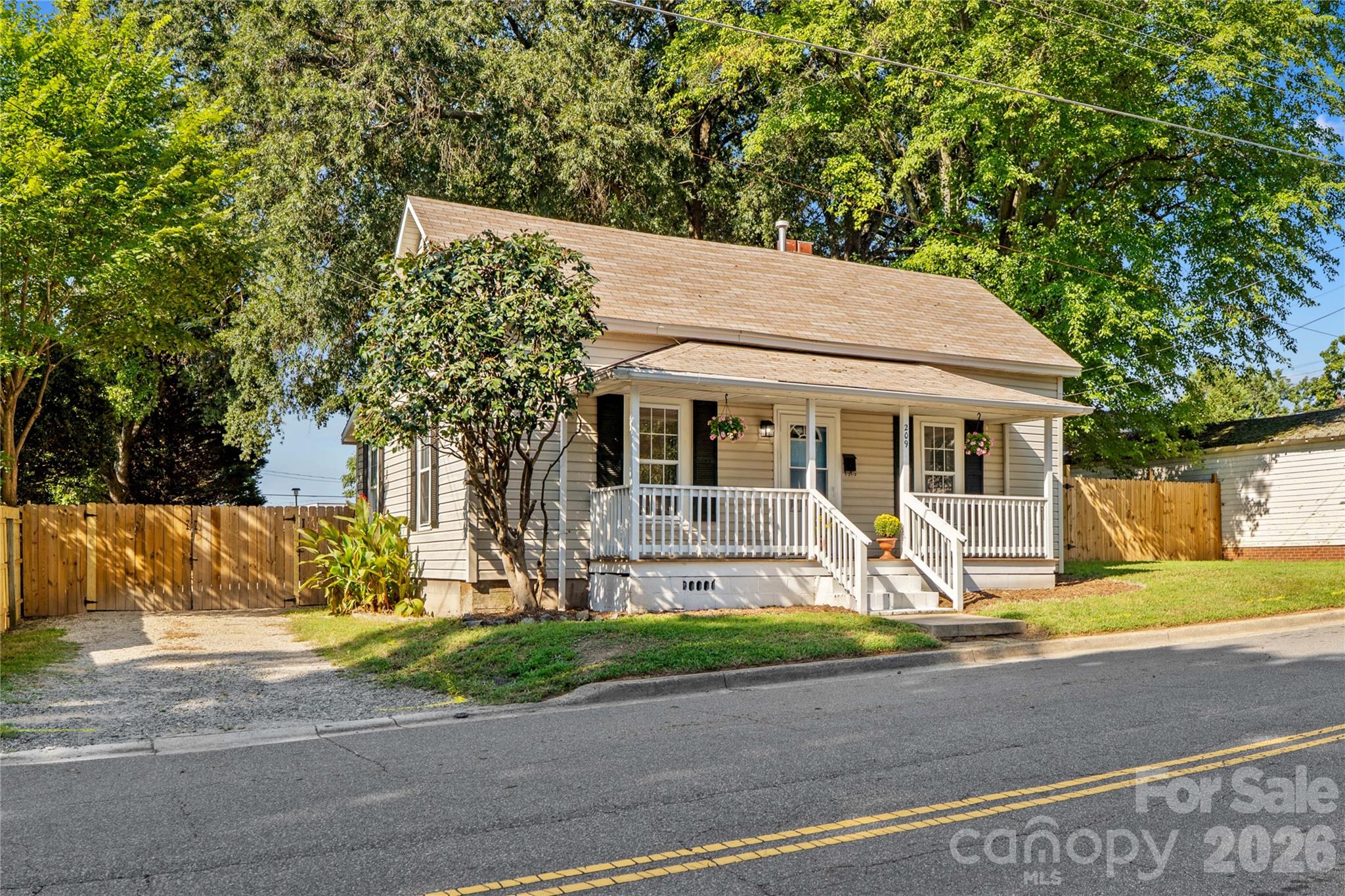 209 E Wilson Avenue Property Photo 43