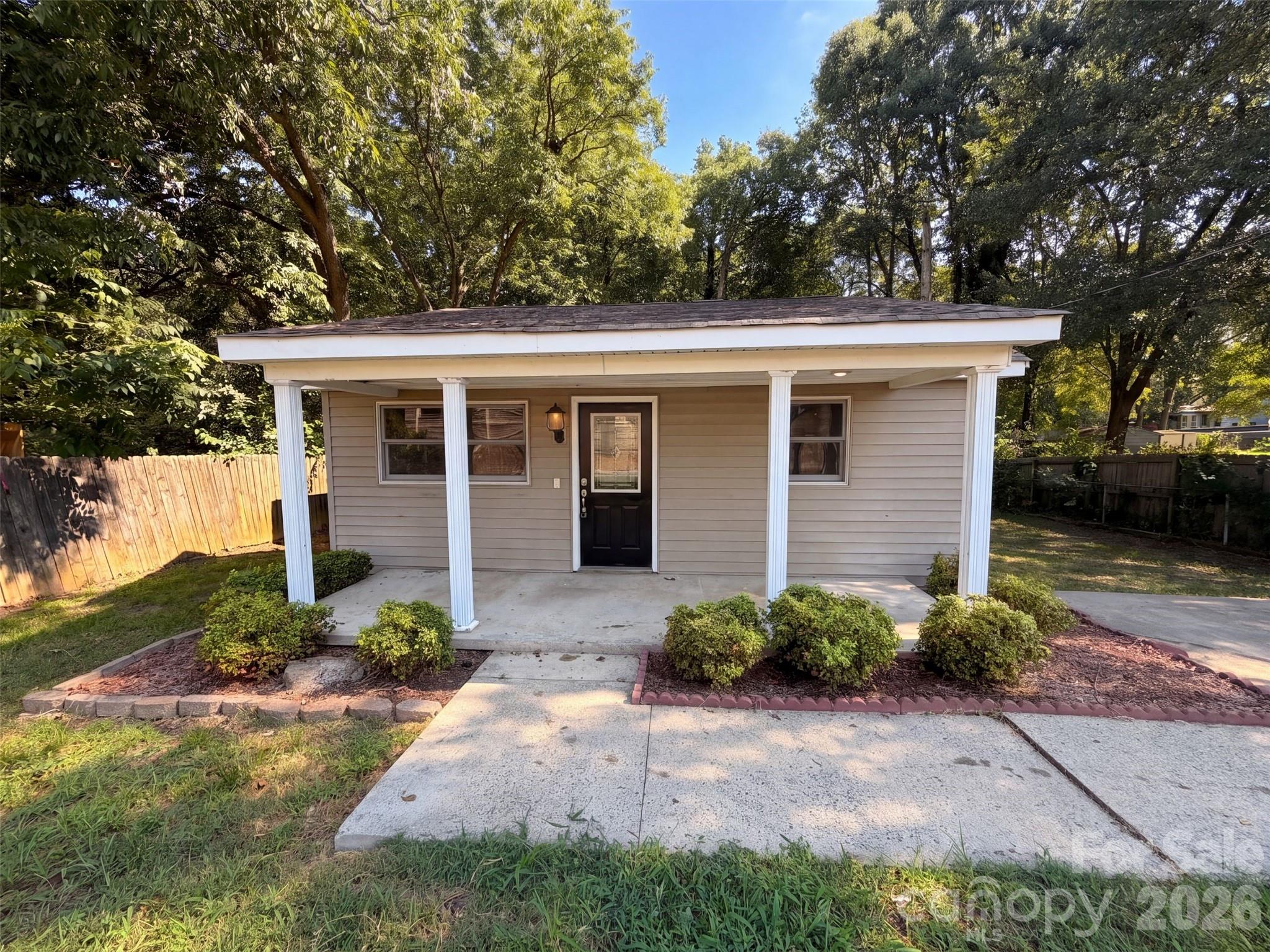 1610 Martin Avenue Property Photo 1