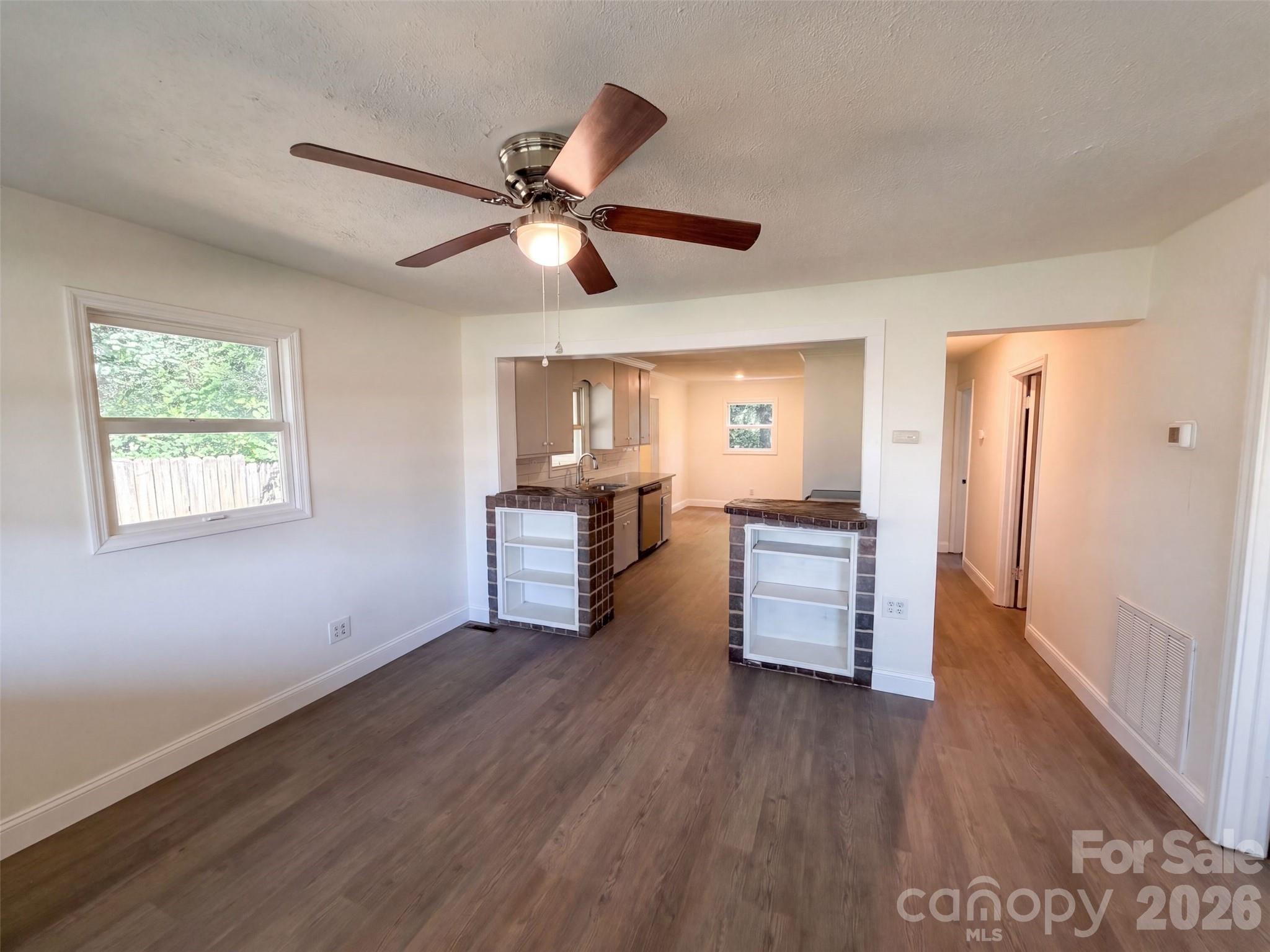 1610 Martin Avenue Property Photo 3