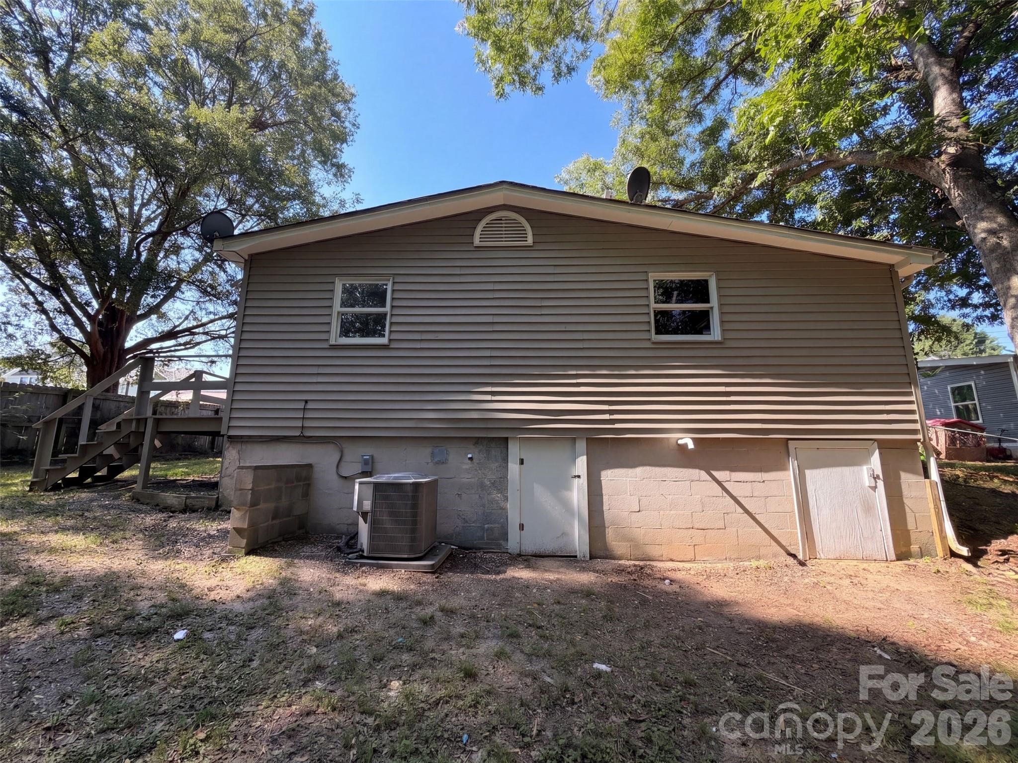 1610 Martin Avenue Property Photo 5