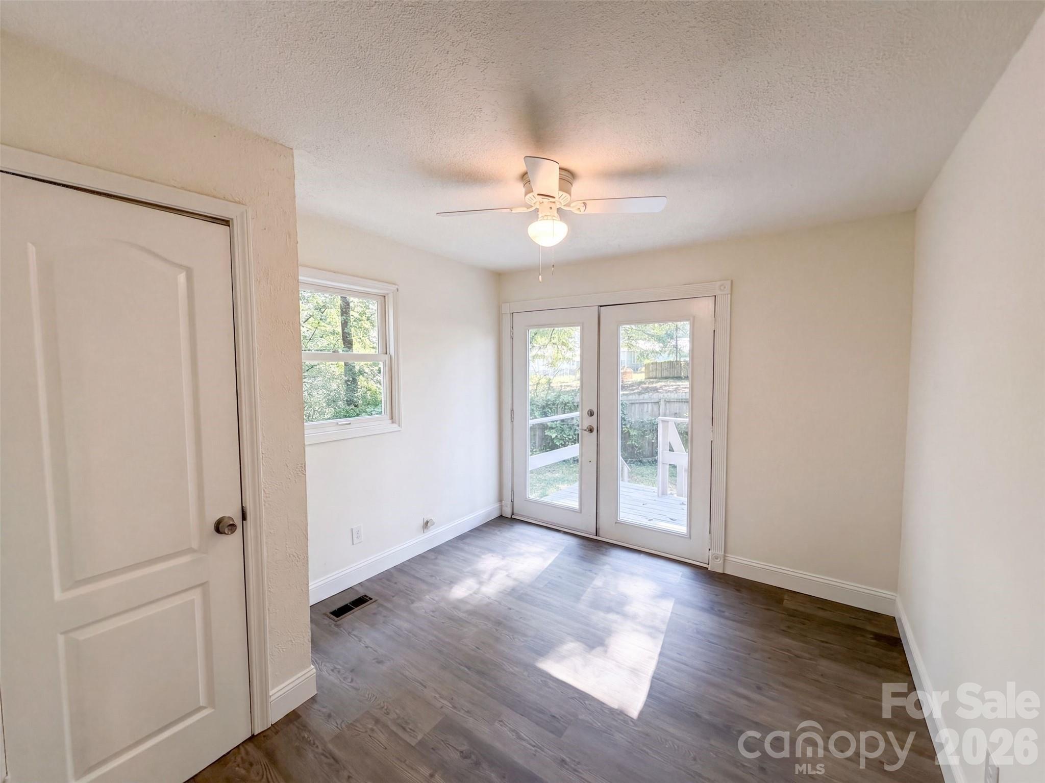 1610 Martin Avenue Property Photo 11