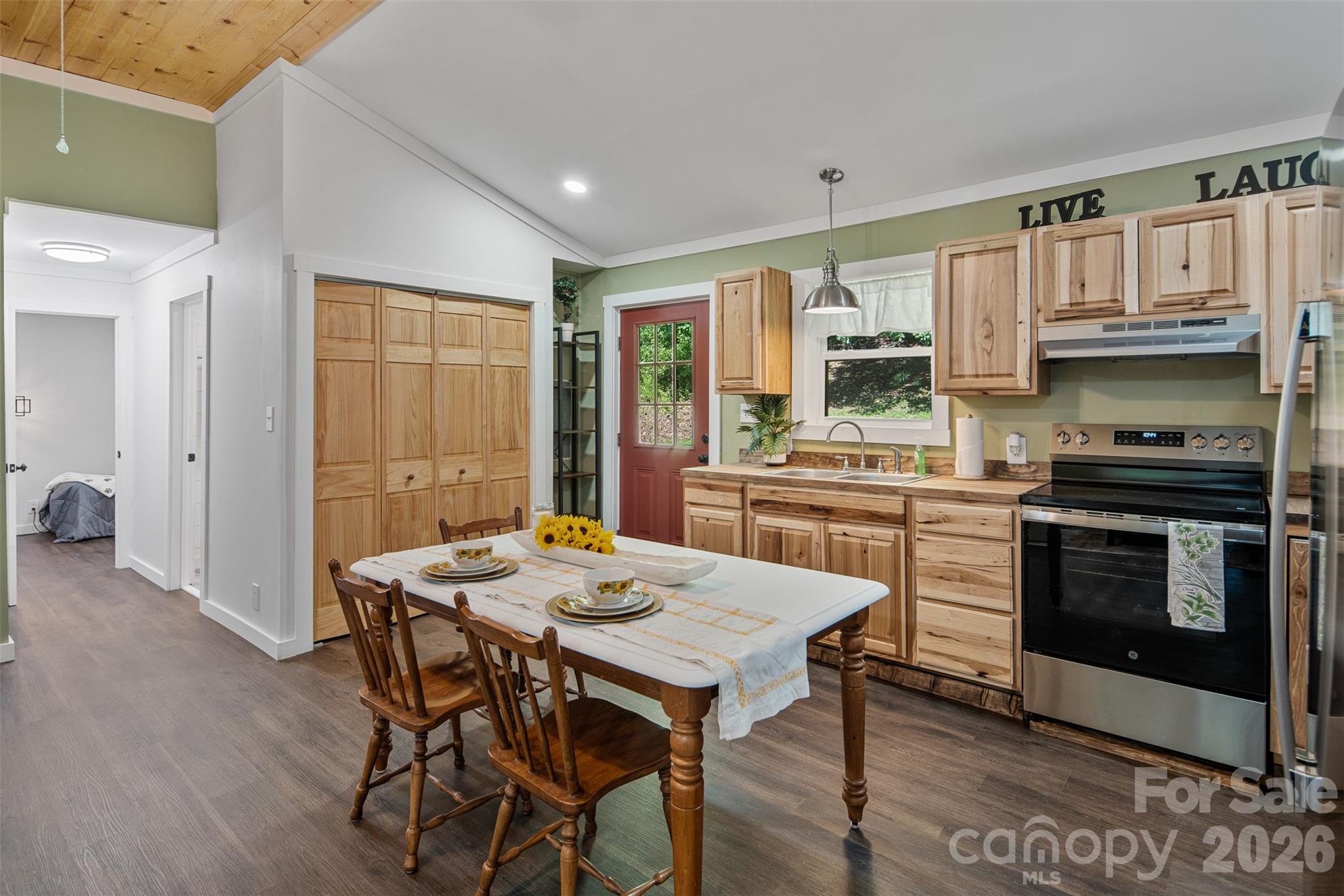 190 Hummingbird Lane Property Photo 14