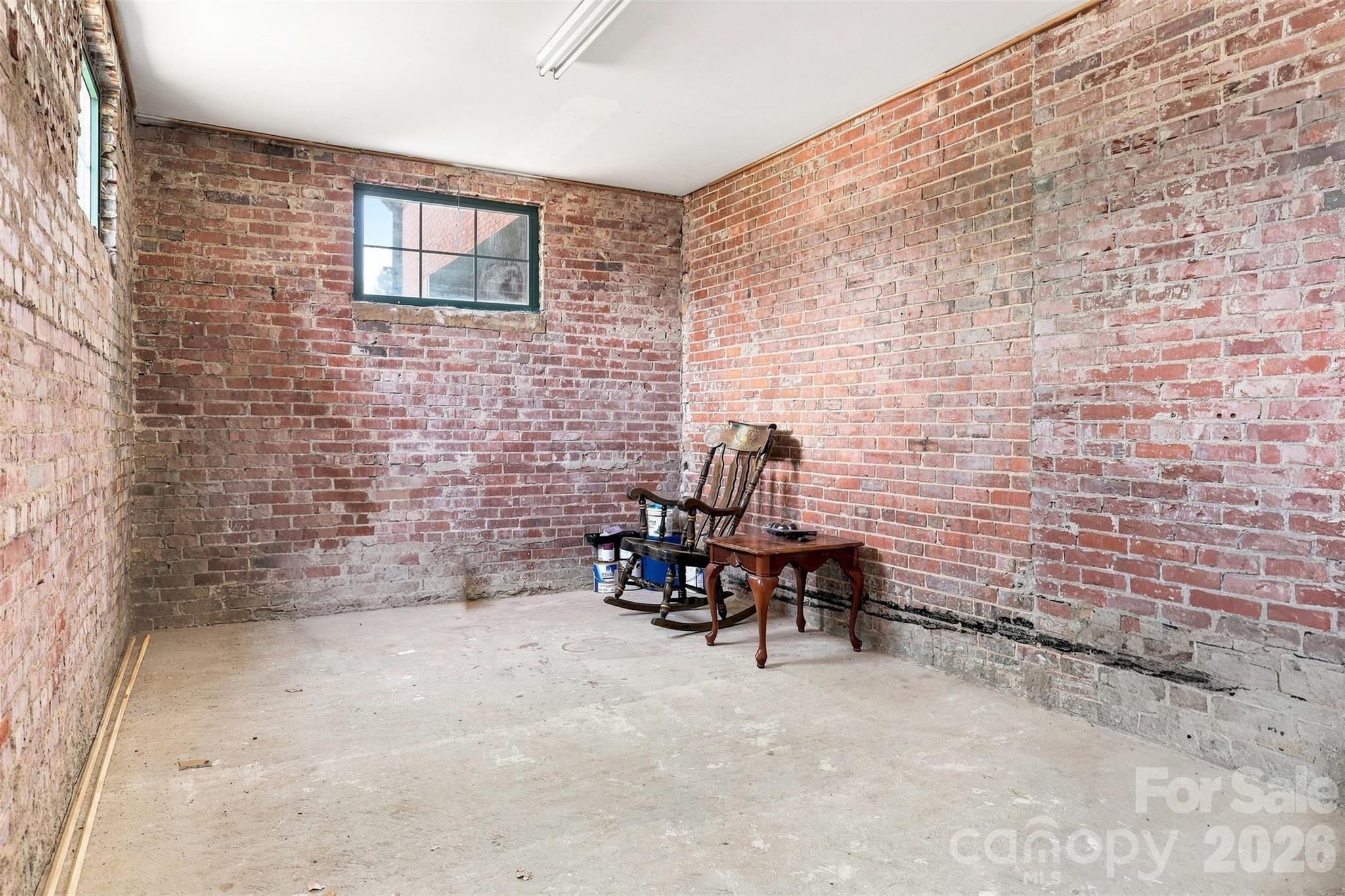 102 Russell Street 204 Property Photo 34