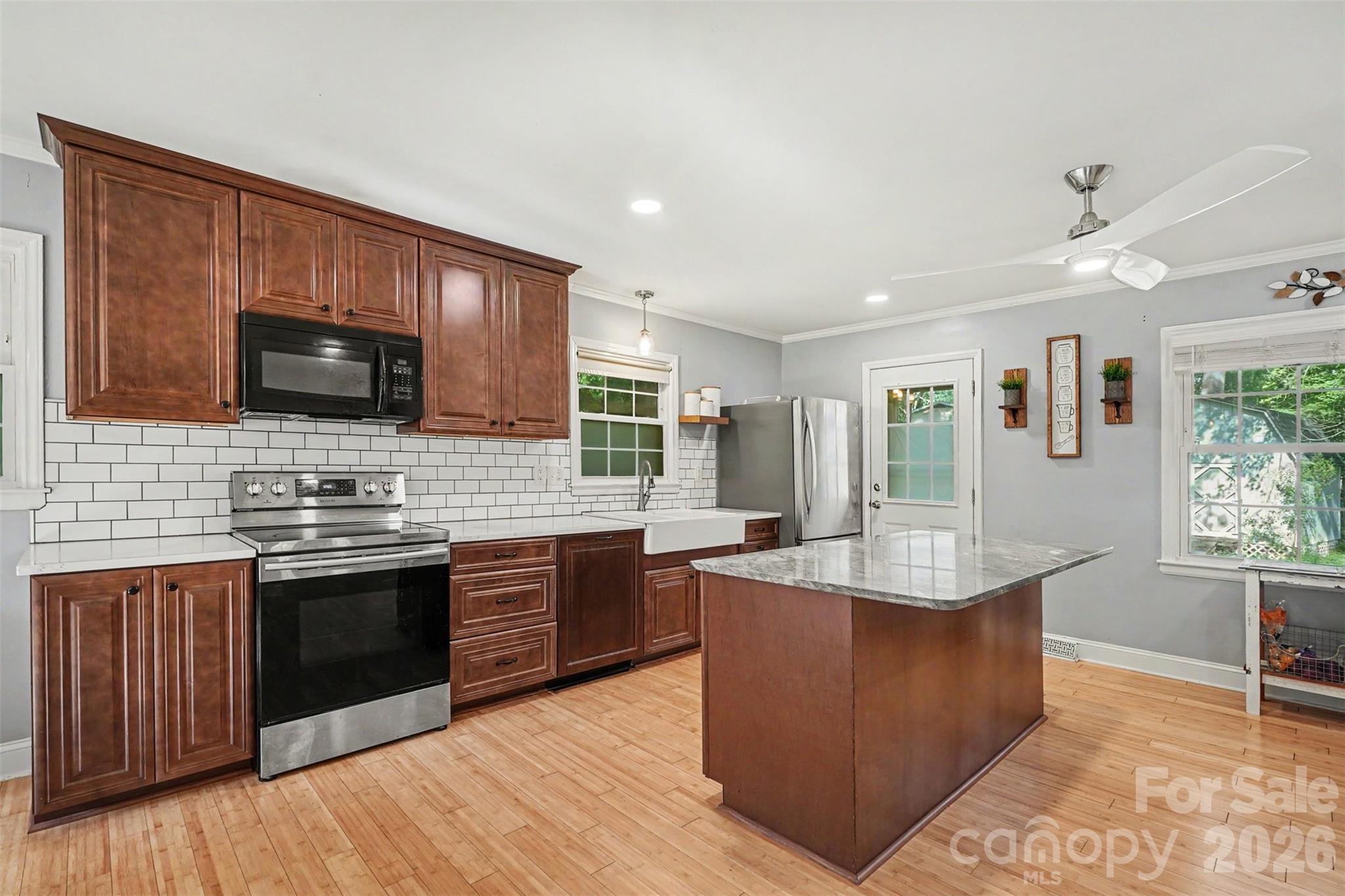6910 Wrentree Drive Property Photo 8