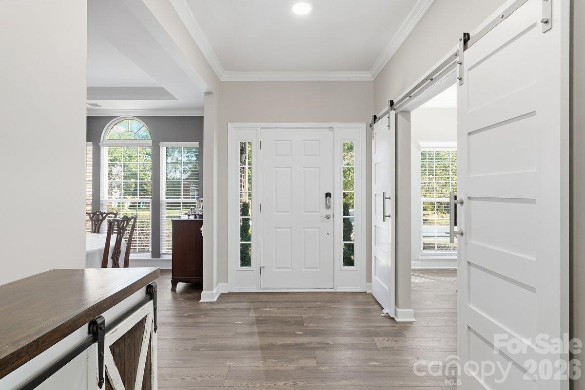 1008 Grayscroft Drive Property Photo 2