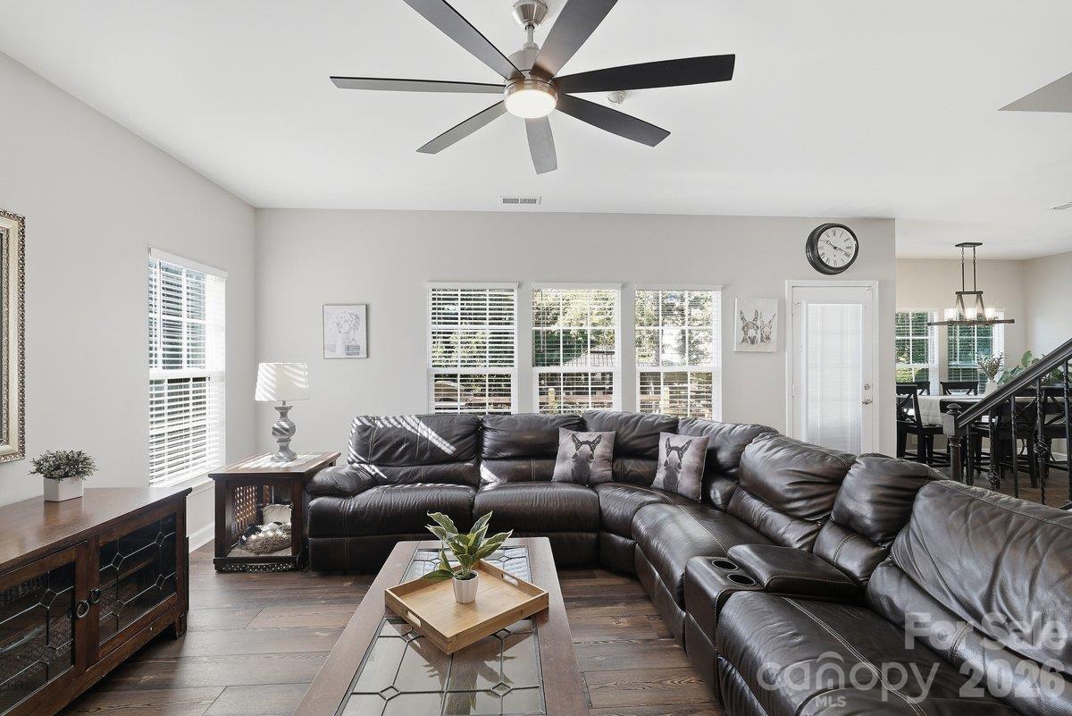 1008 Grayscroft Drive Property Photo 4