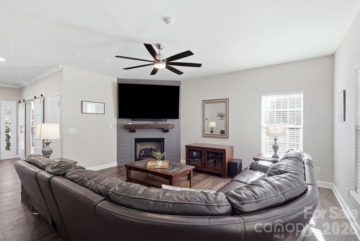 1008 Grayscroft Drive Property Photo 5