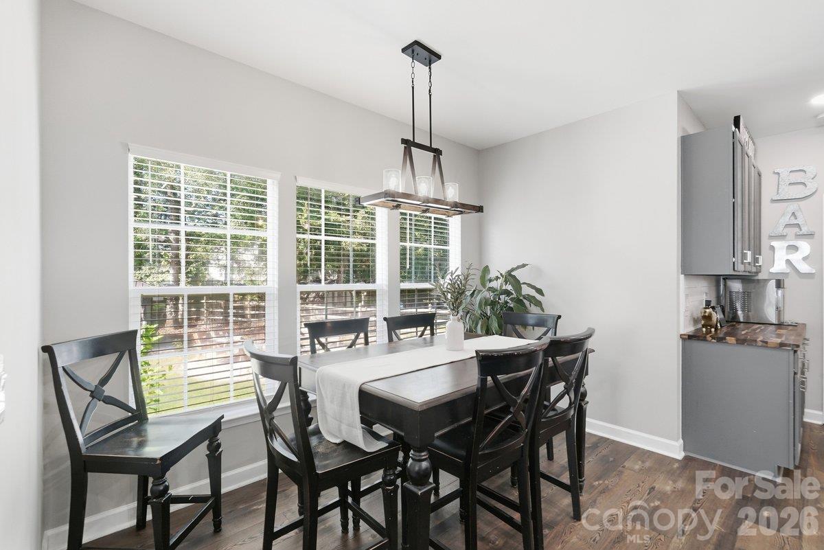 1008 Grayscroft Drive Property Photo 12