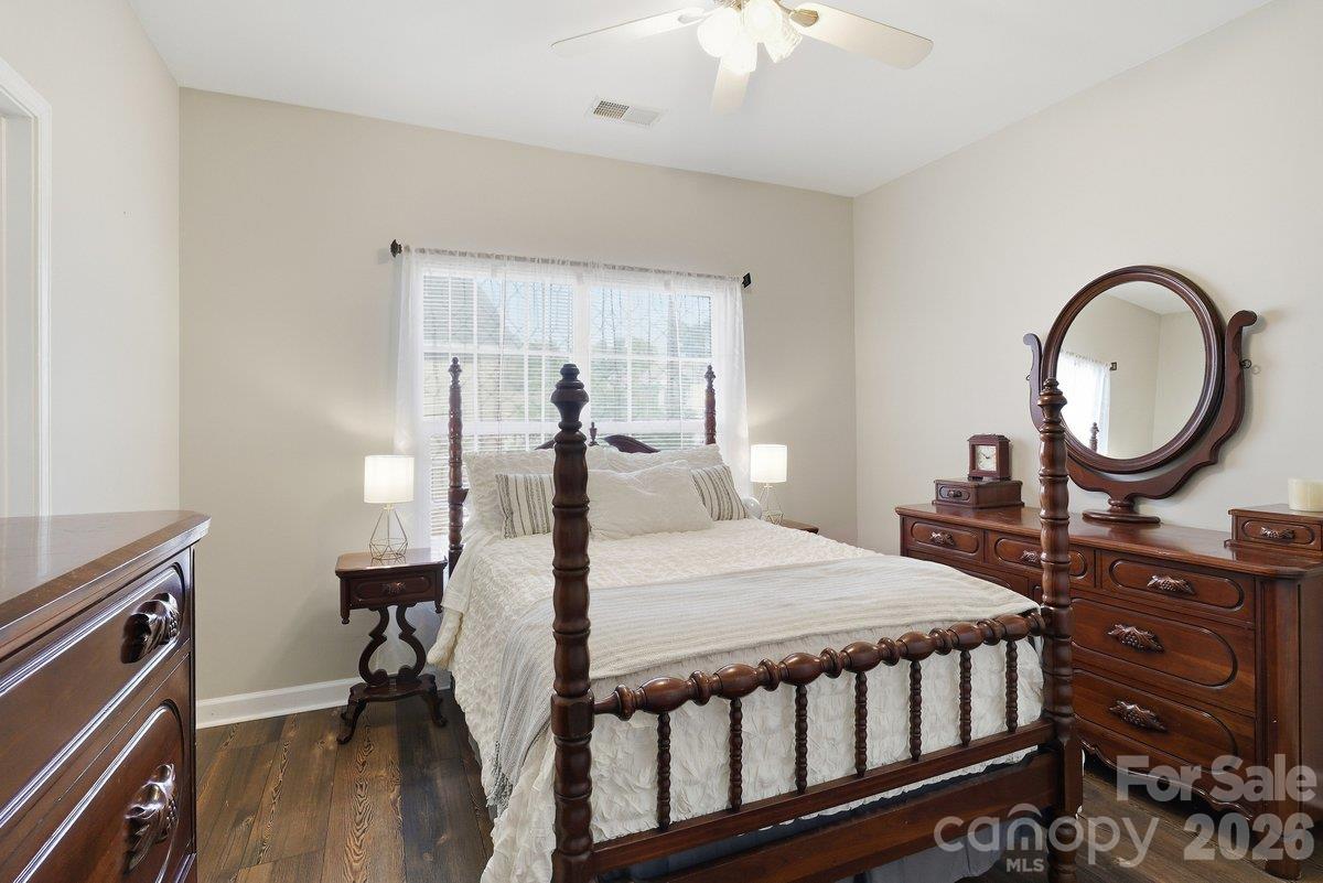 1008 Grayscroft Drive Property Photo 16