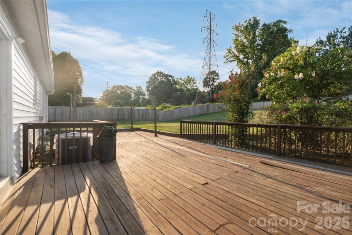 2508 Amity Avenue Property Photo 38