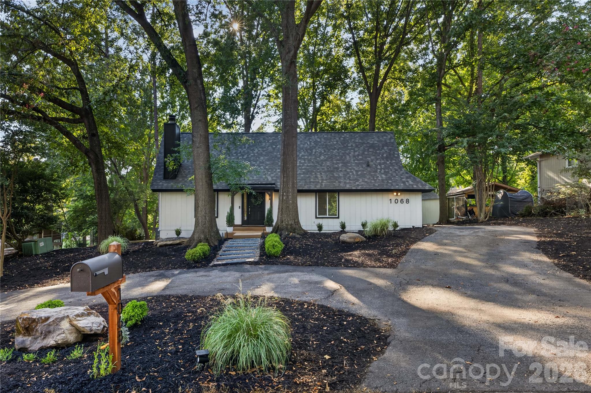 1068 Gauguin Lane Property Photo 1