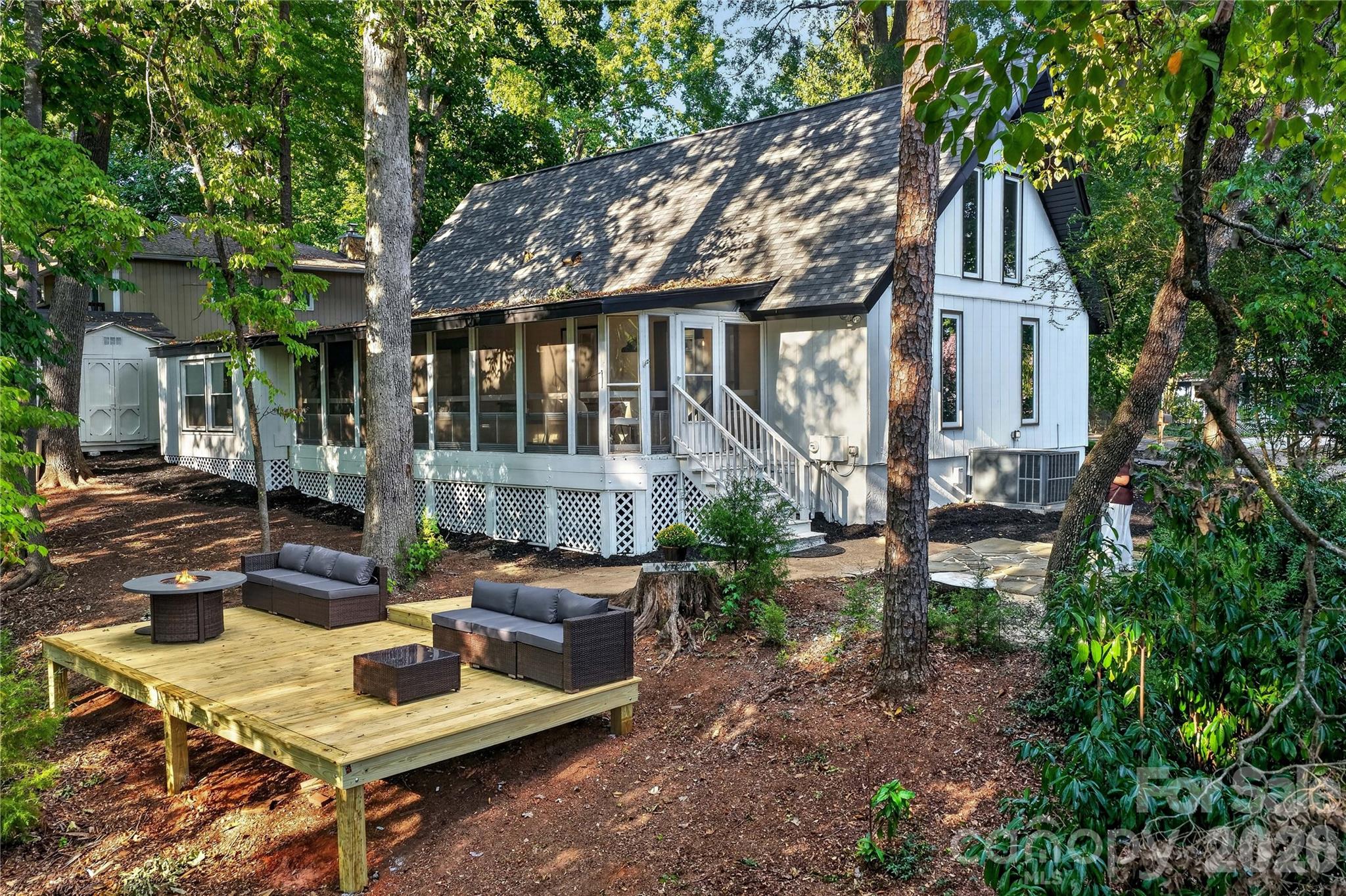 1068 Gauguin Lane Property Photo 11