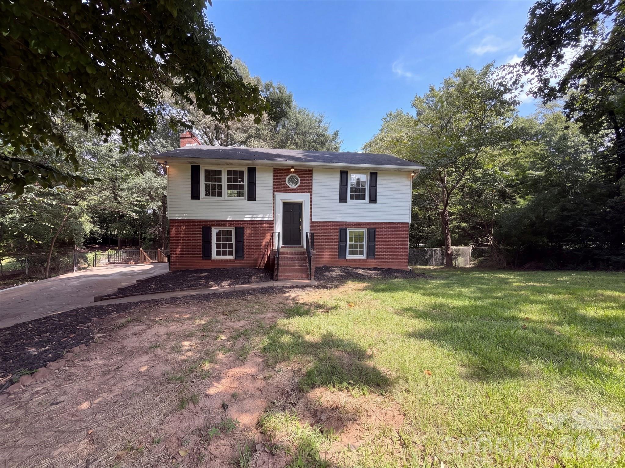 115 Redcoat Drive Property Photo 1