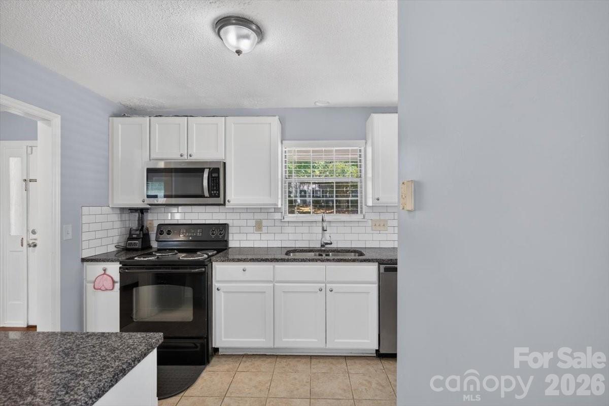 8006 Sheringham Way Property Photo 14