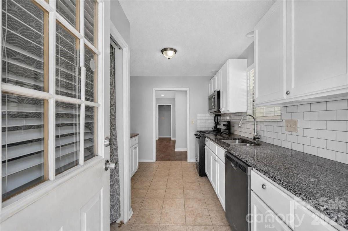 8006 Sheringham Way Property Photo 16