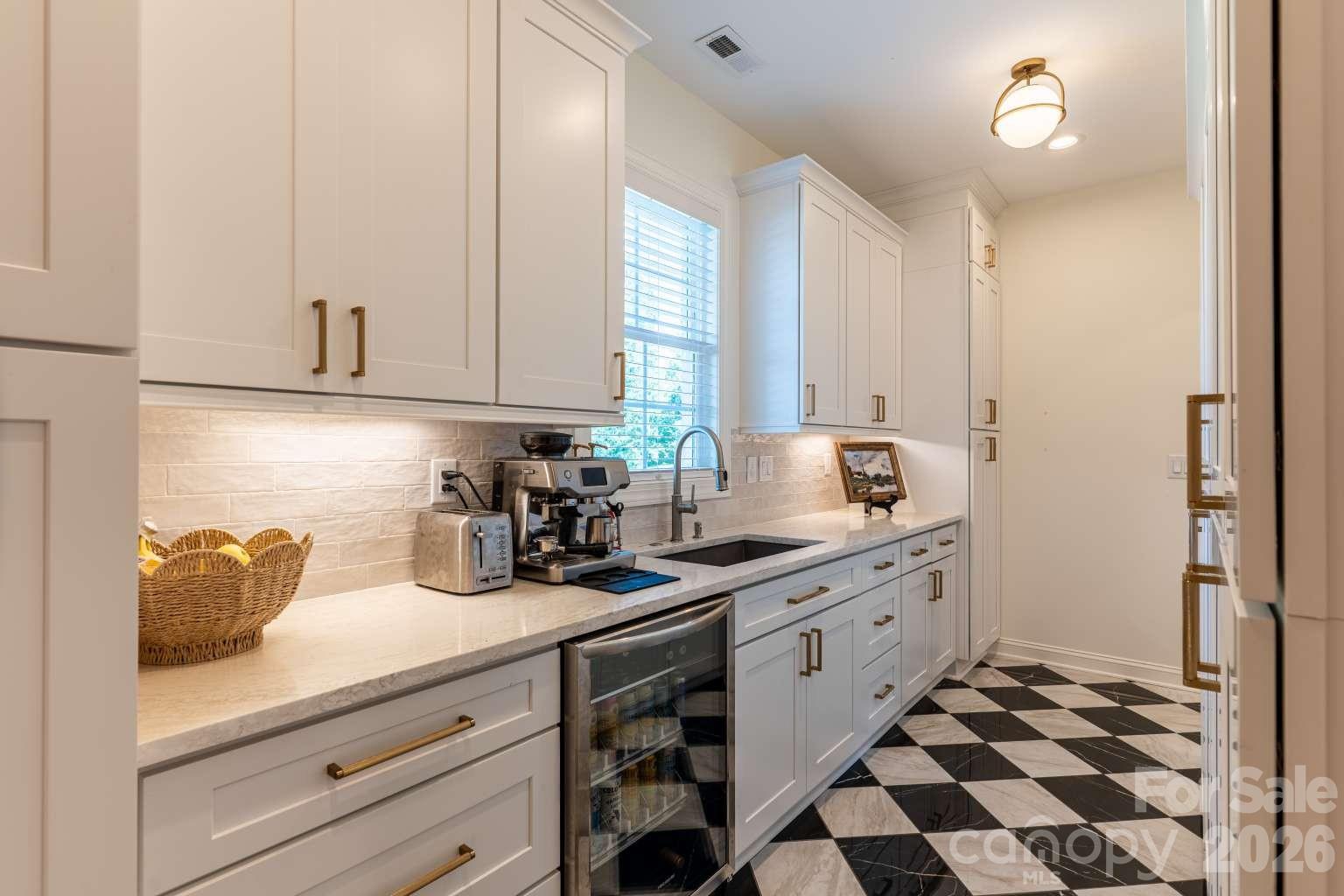 4413 Holly Circle Property Photo 14