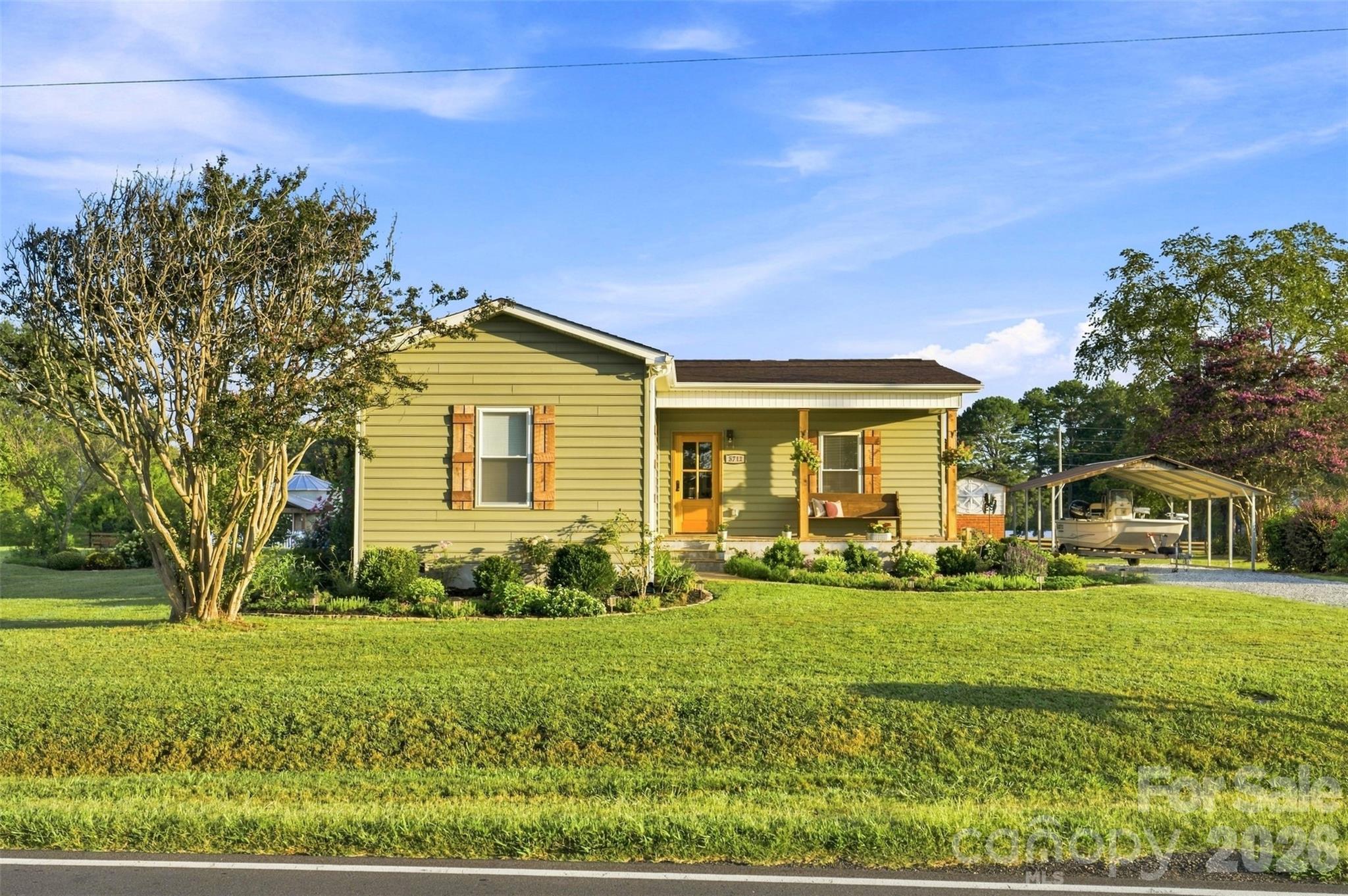 5712 Hoover Elmore Road Property Photo 1