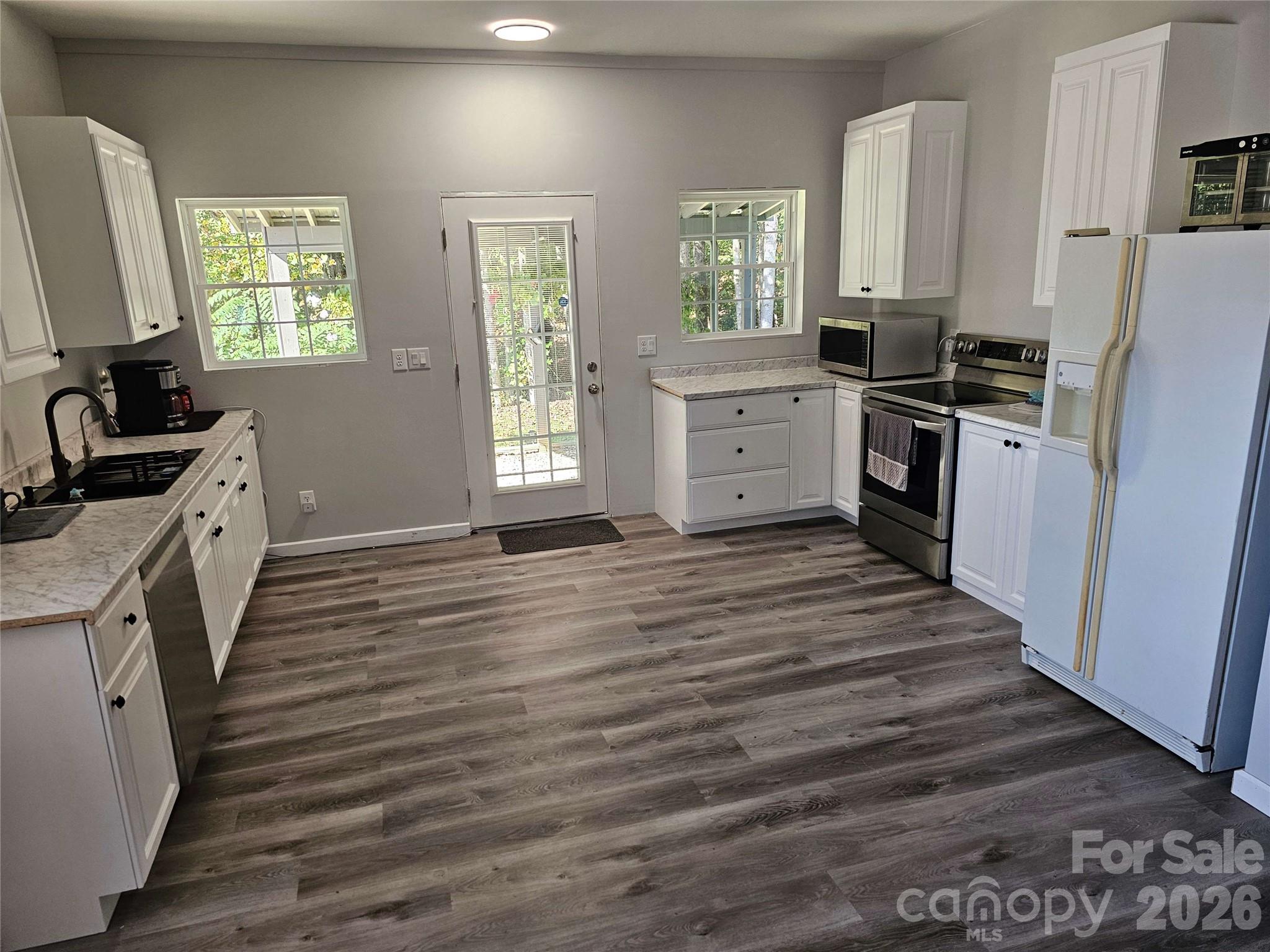 669 Old Lowgap Road Property Photo 4