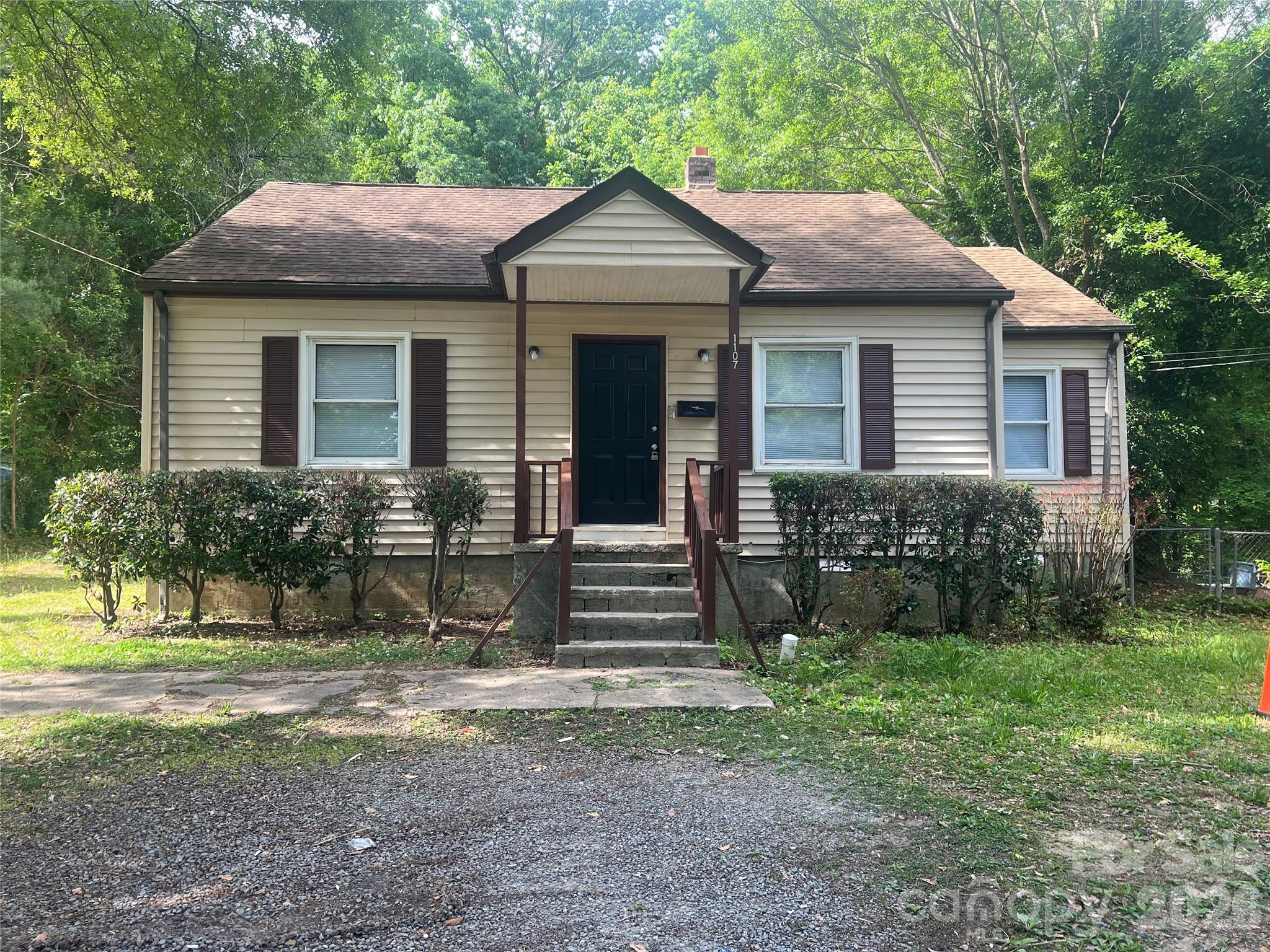 1107 W Davidson Avenue Property Photo 1