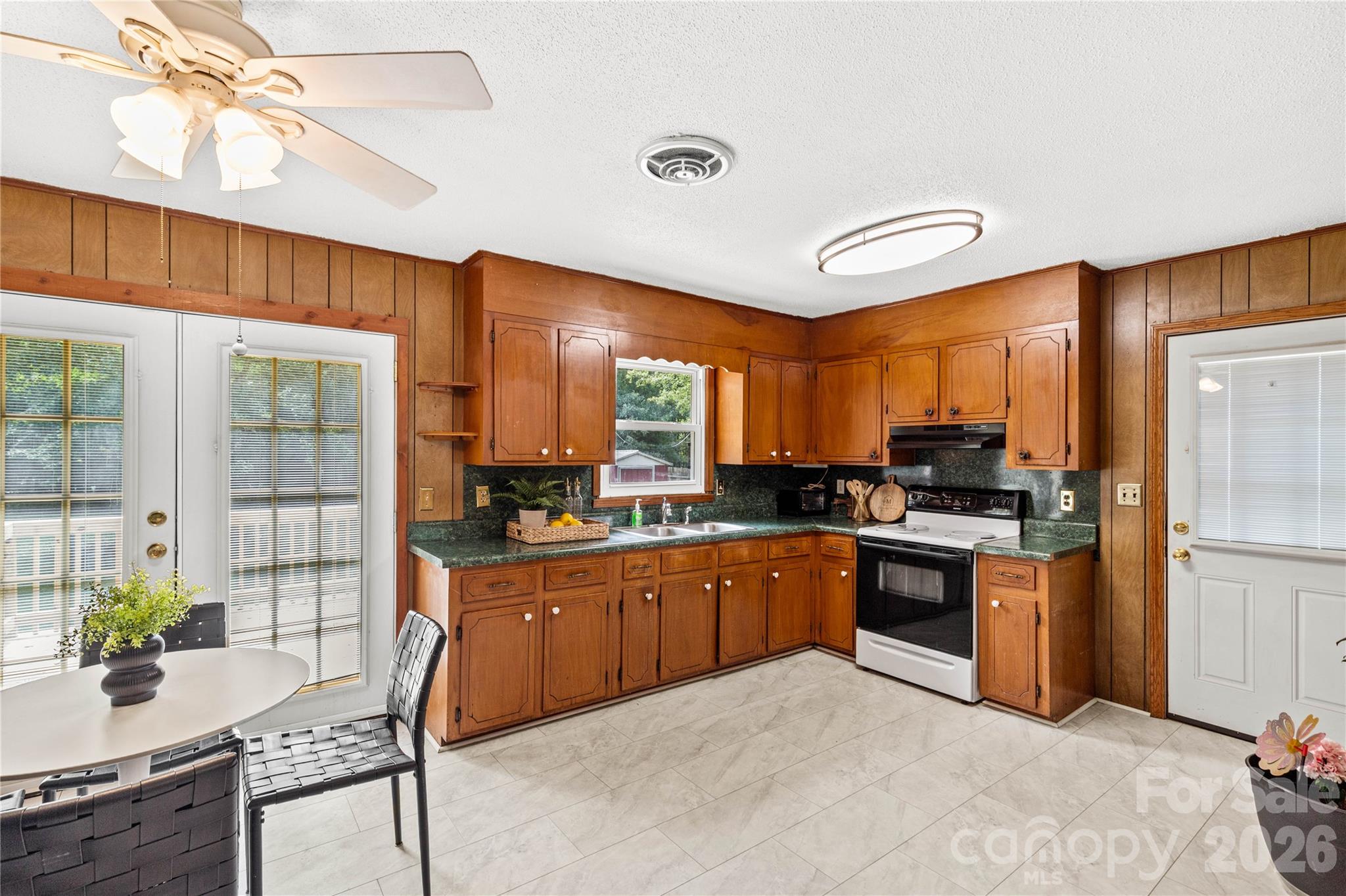 1242 Stringfellow Road Property Photo 6