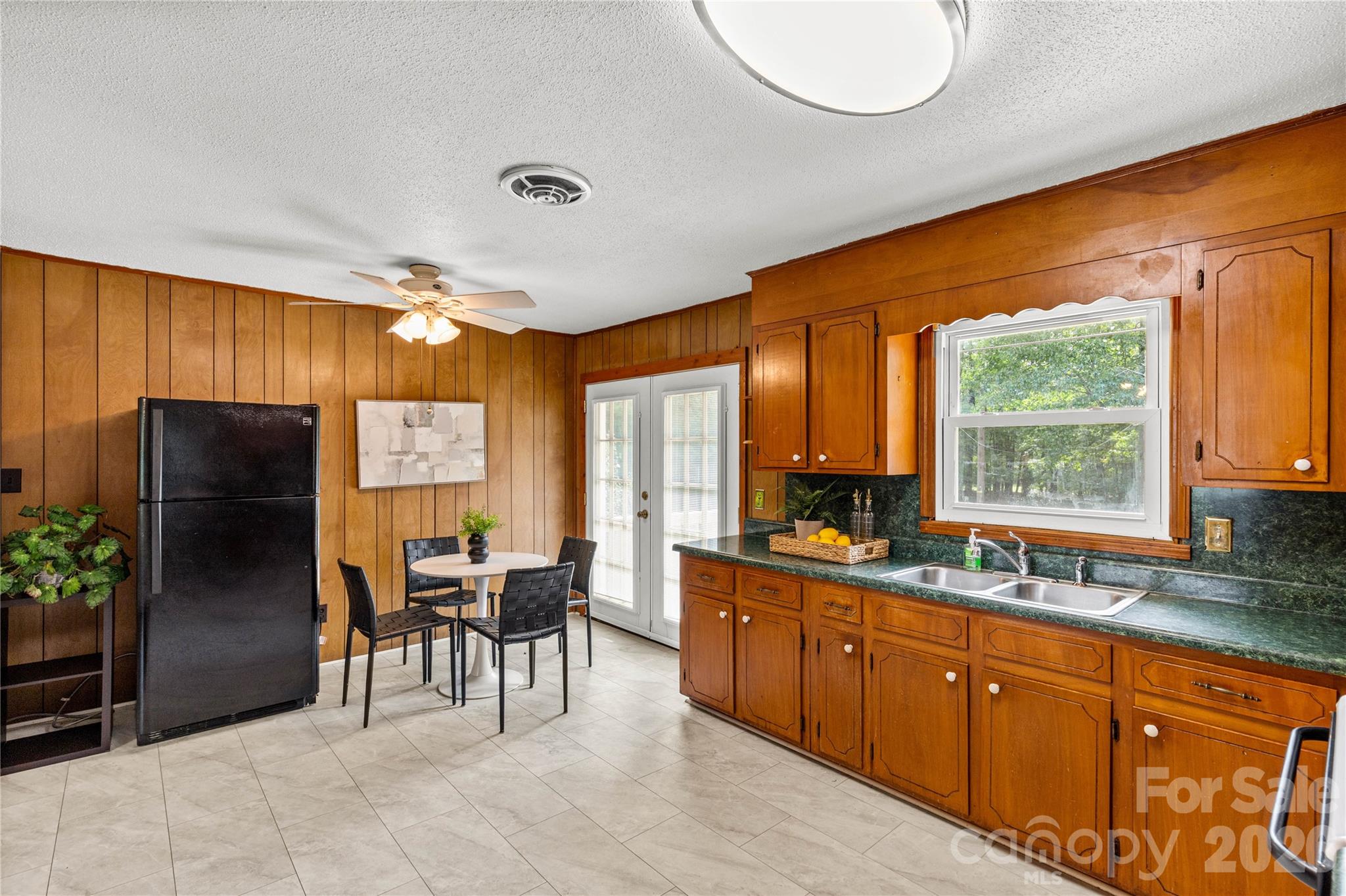 1242 Stringfellow Road Property Photo 7