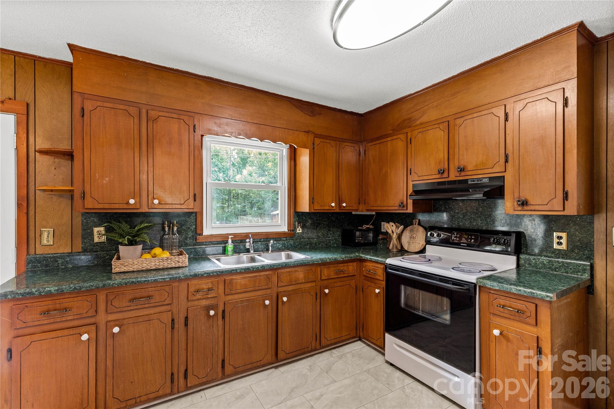 1242 Stringfellow Road Property Photo 9