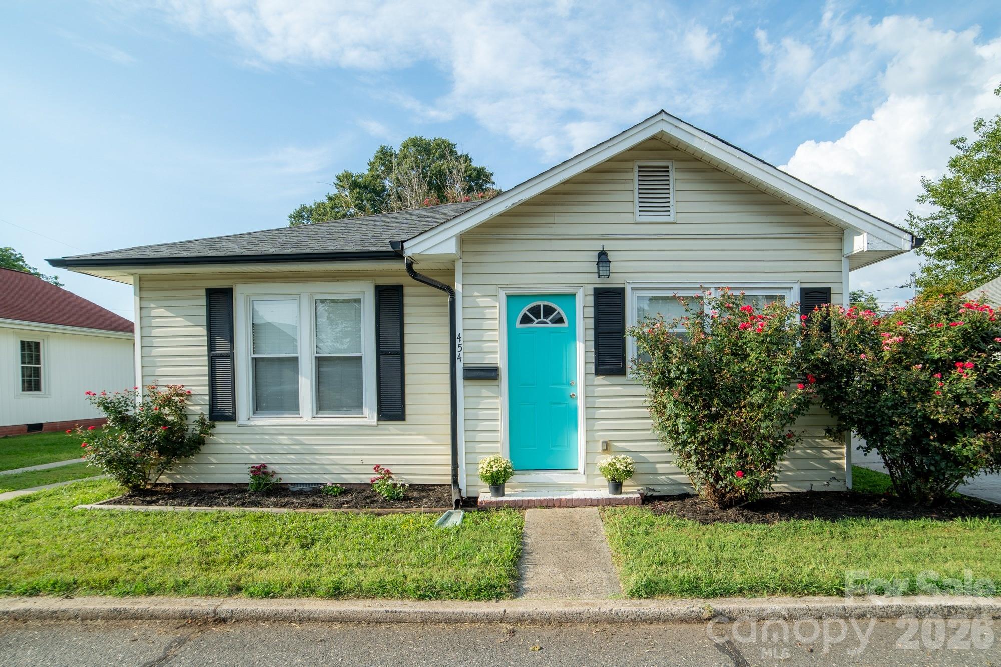 454 18th Street Property Photo 1
