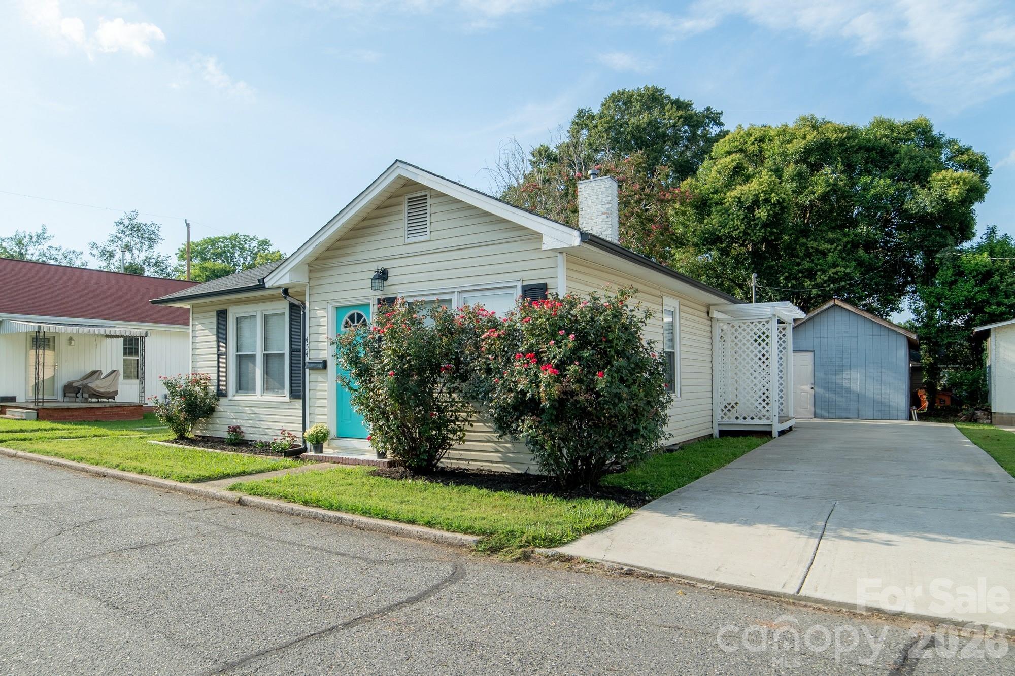 454 18th Street Property Photo 2