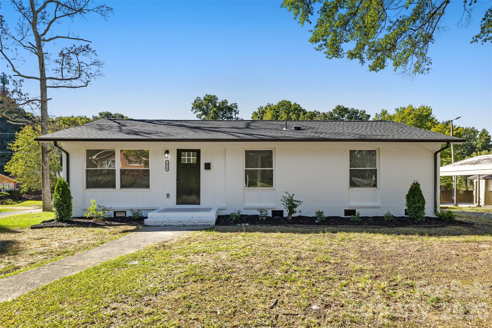 5618 Snow White Lane Property Photo 1