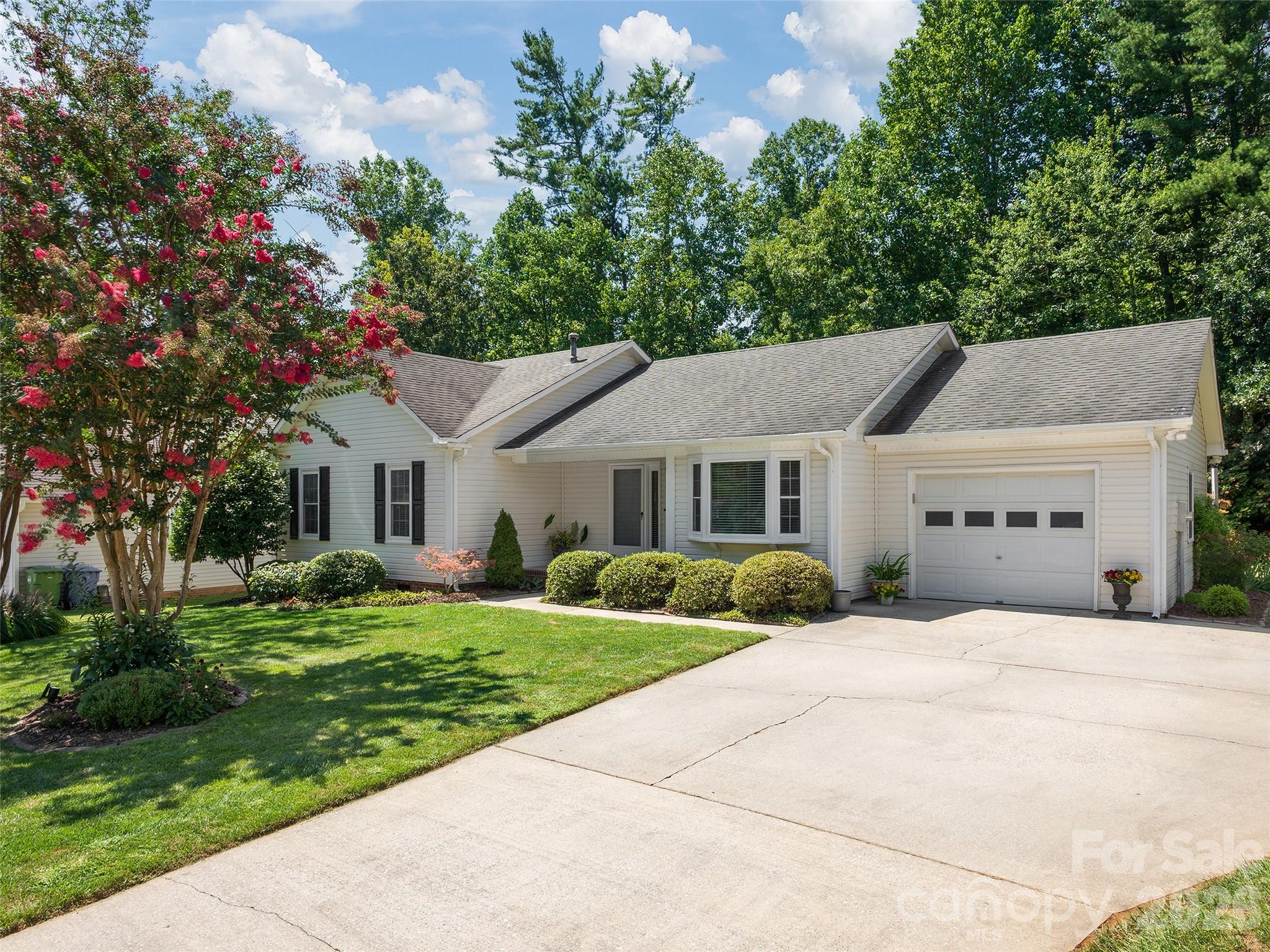 22 Southchase Drive Property Photo 2