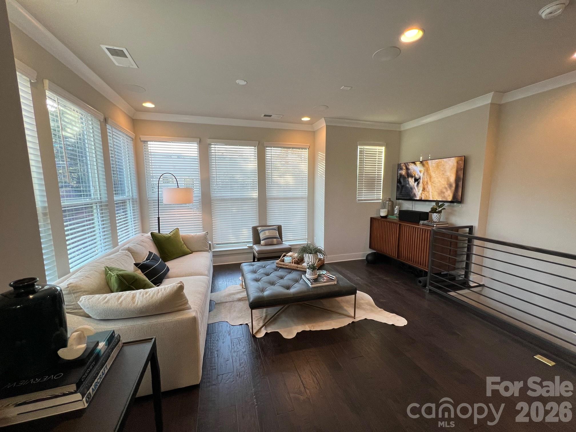 223 Uptown West Drive Property Photo 4