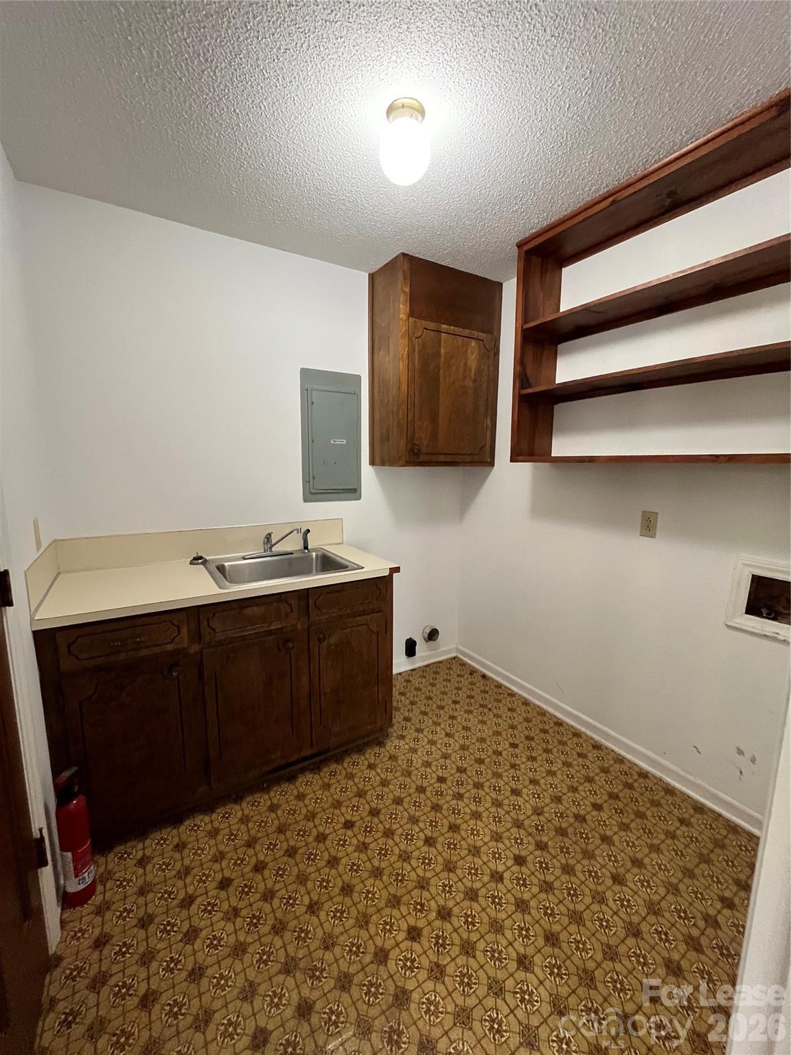 5625 Potter Road Property Photo 4