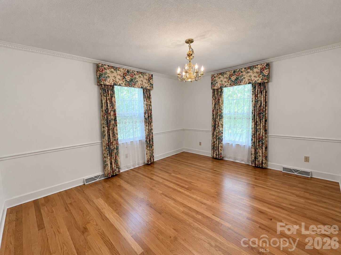 5625 Potter Road Property Photo 8