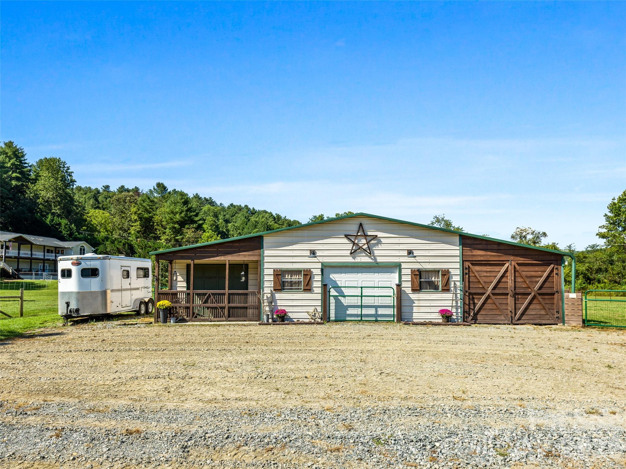202 Morgan Drive Property Photo 4