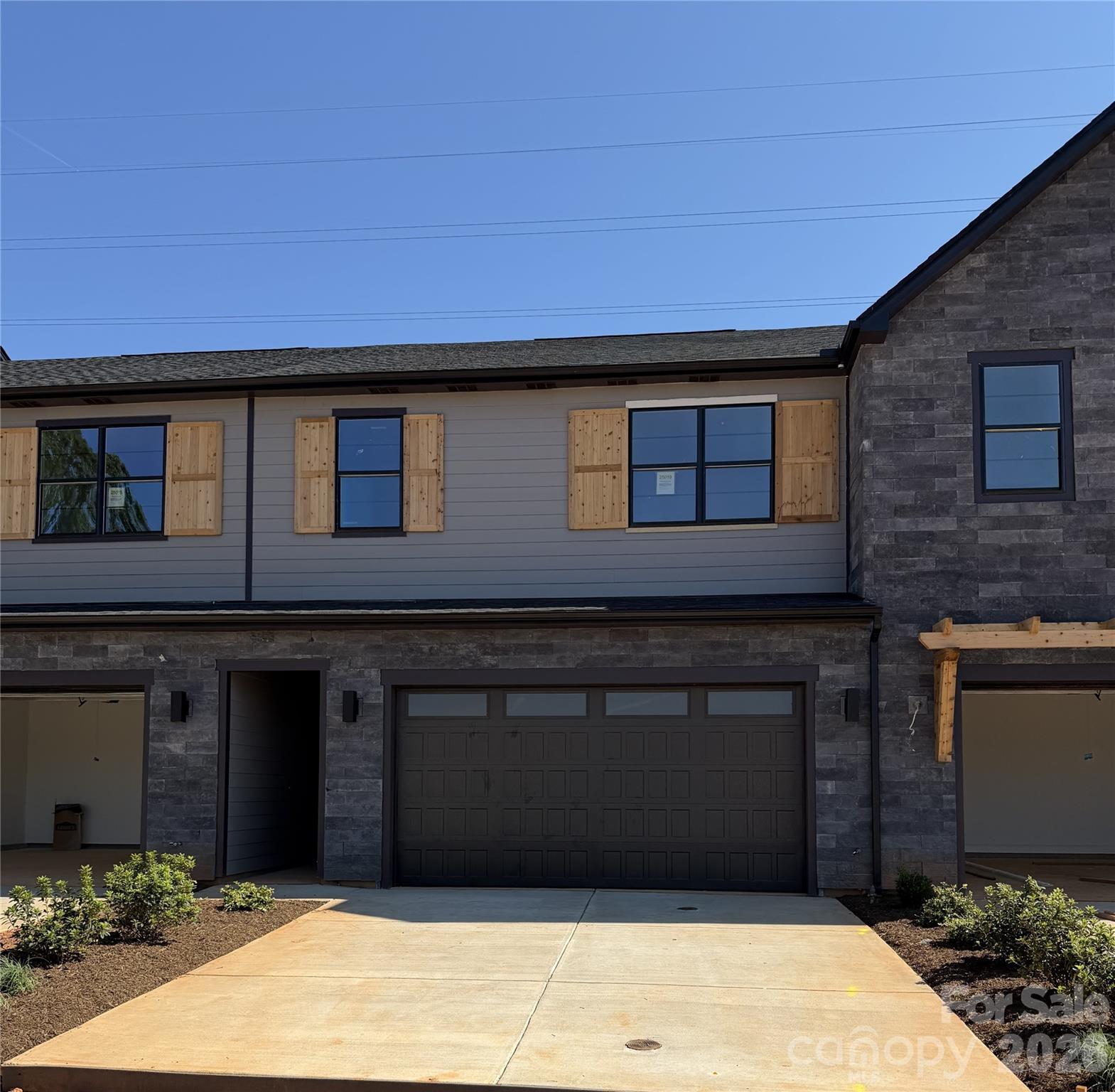 25019 Sprenger Drive Property Photo 1