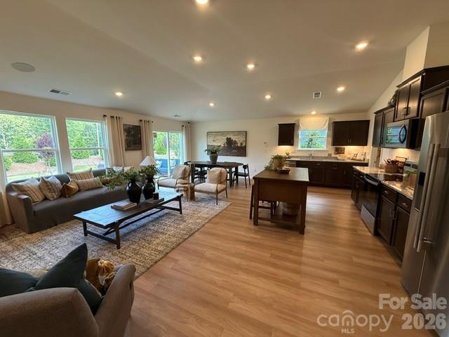 405 Creston Place Drive Property Photo 7