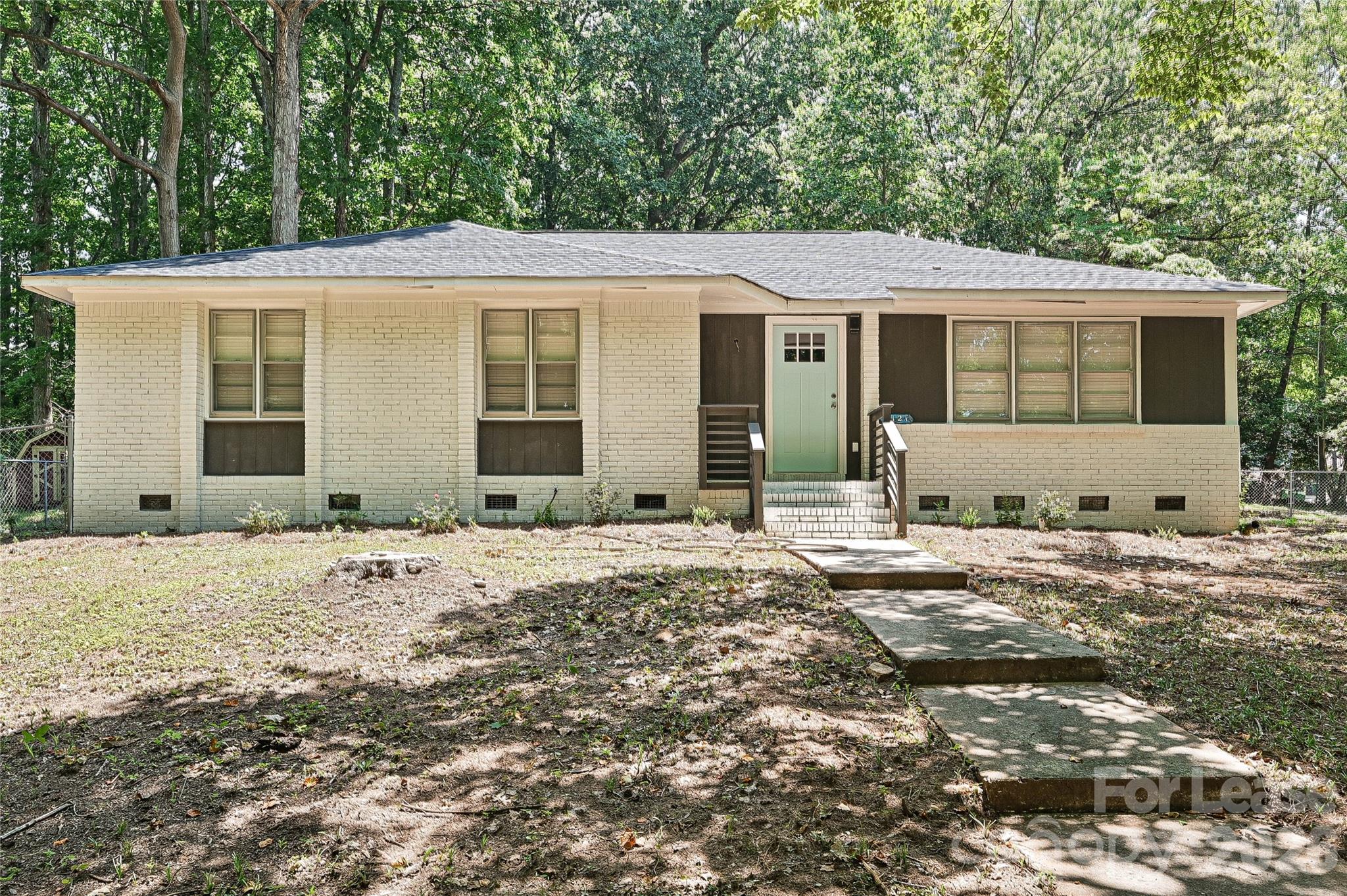 5121 Farm Pond Lane Property Photo 1