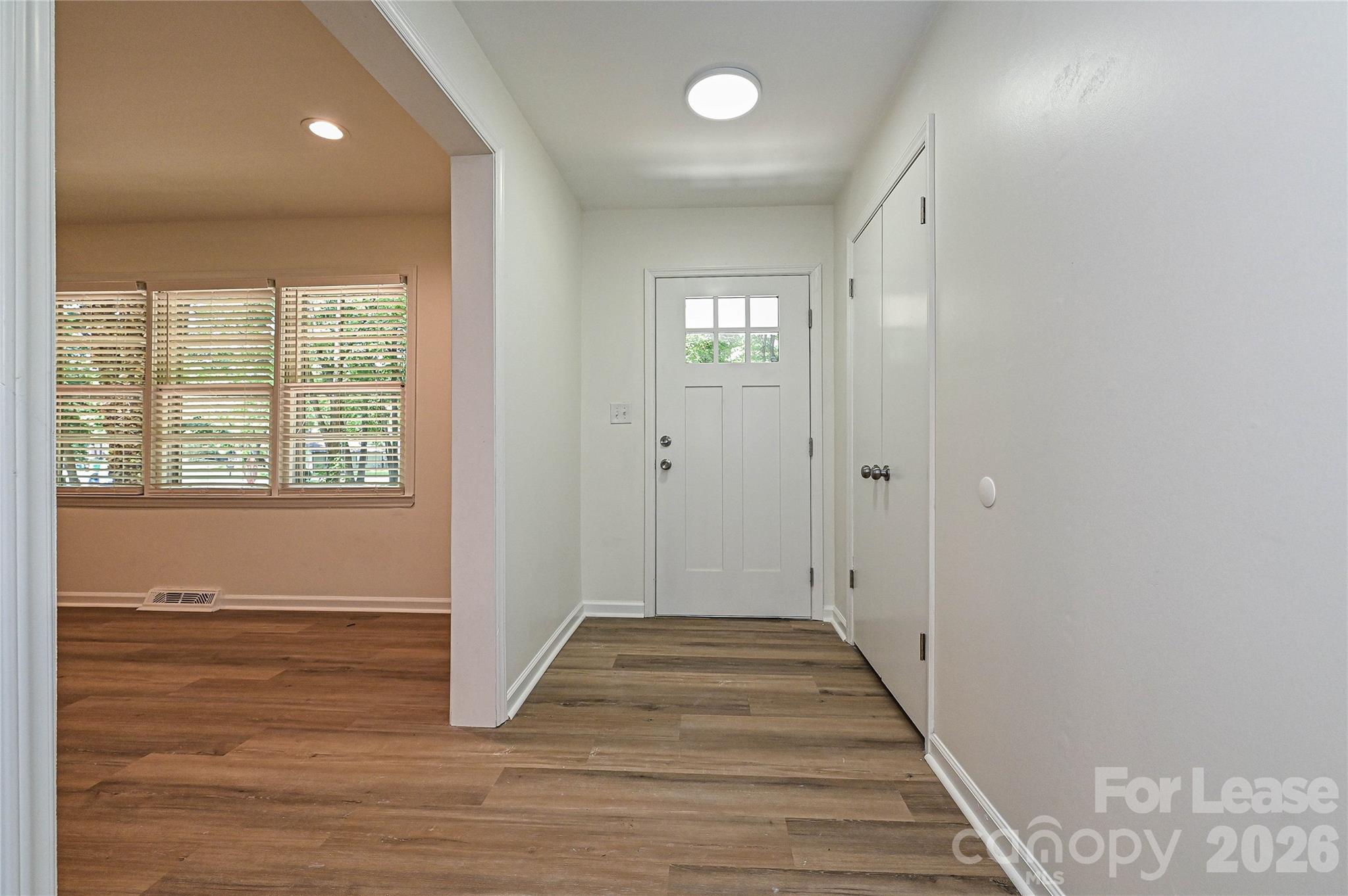 5121 Farm Pond Lane Property Photo 4