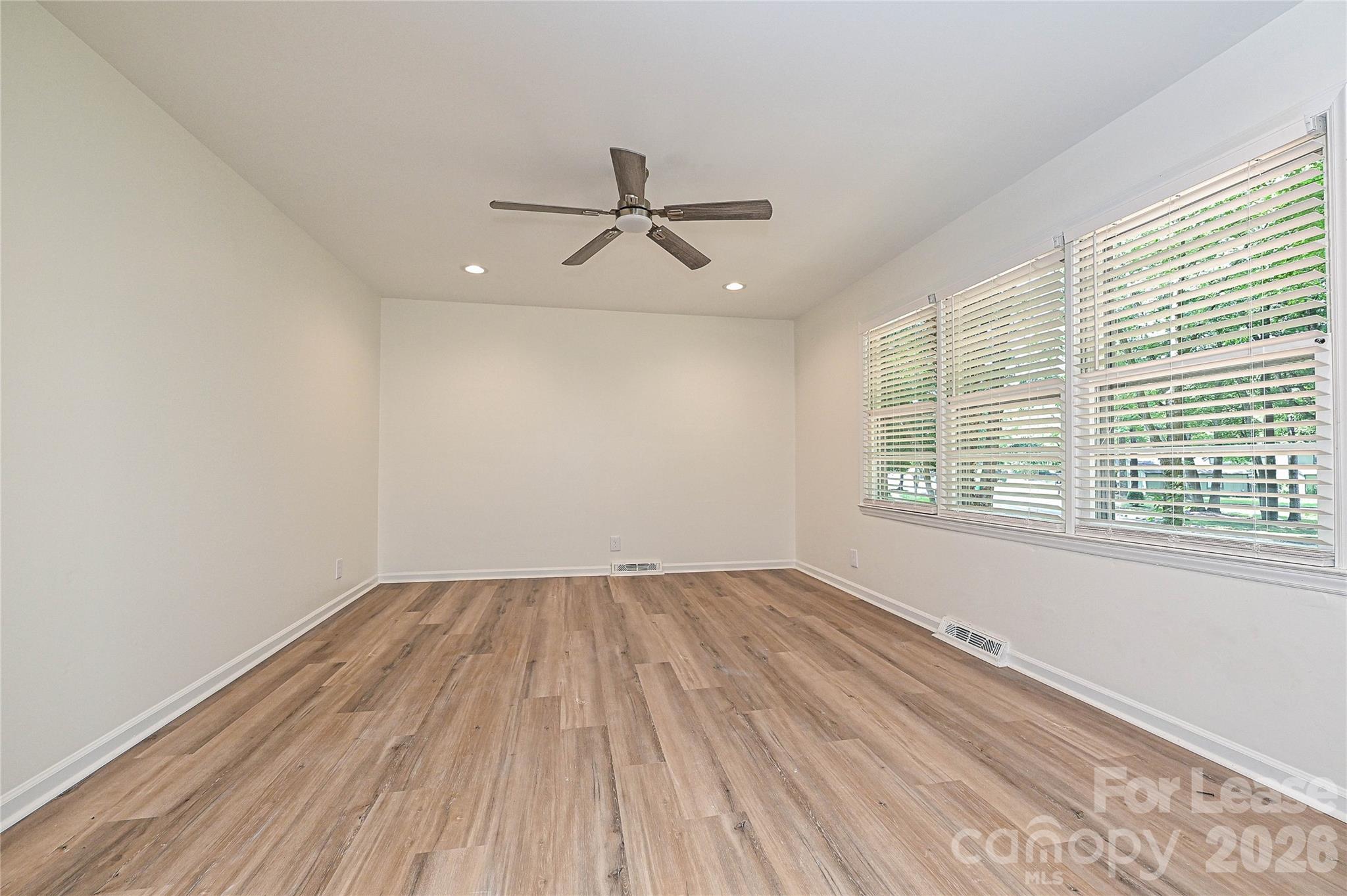 5121 Farm Pond Lane Property Photo 5