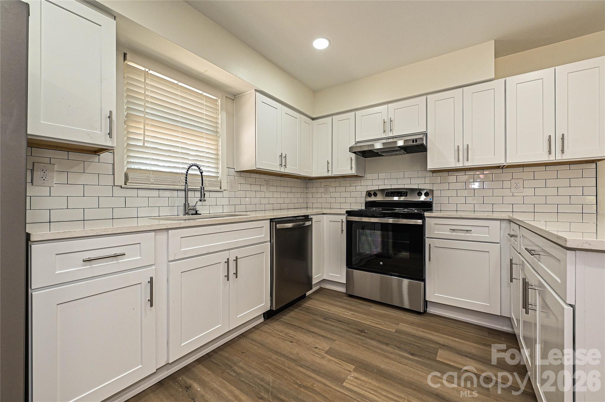 5121 Farm Pond Lane Property Photo 9