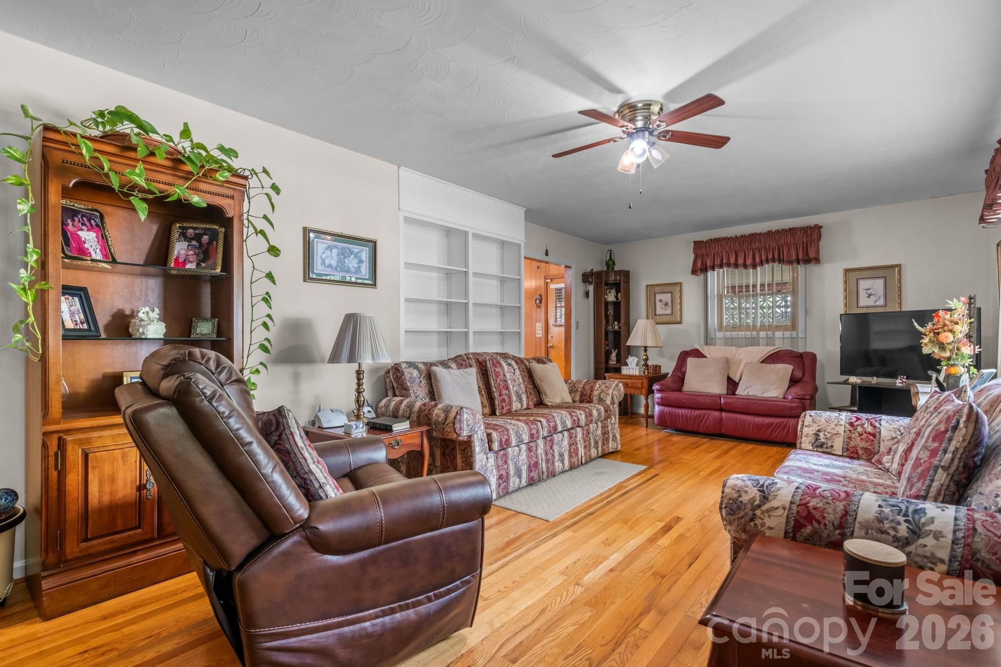 402 Dogwood Drive Property Photo 9