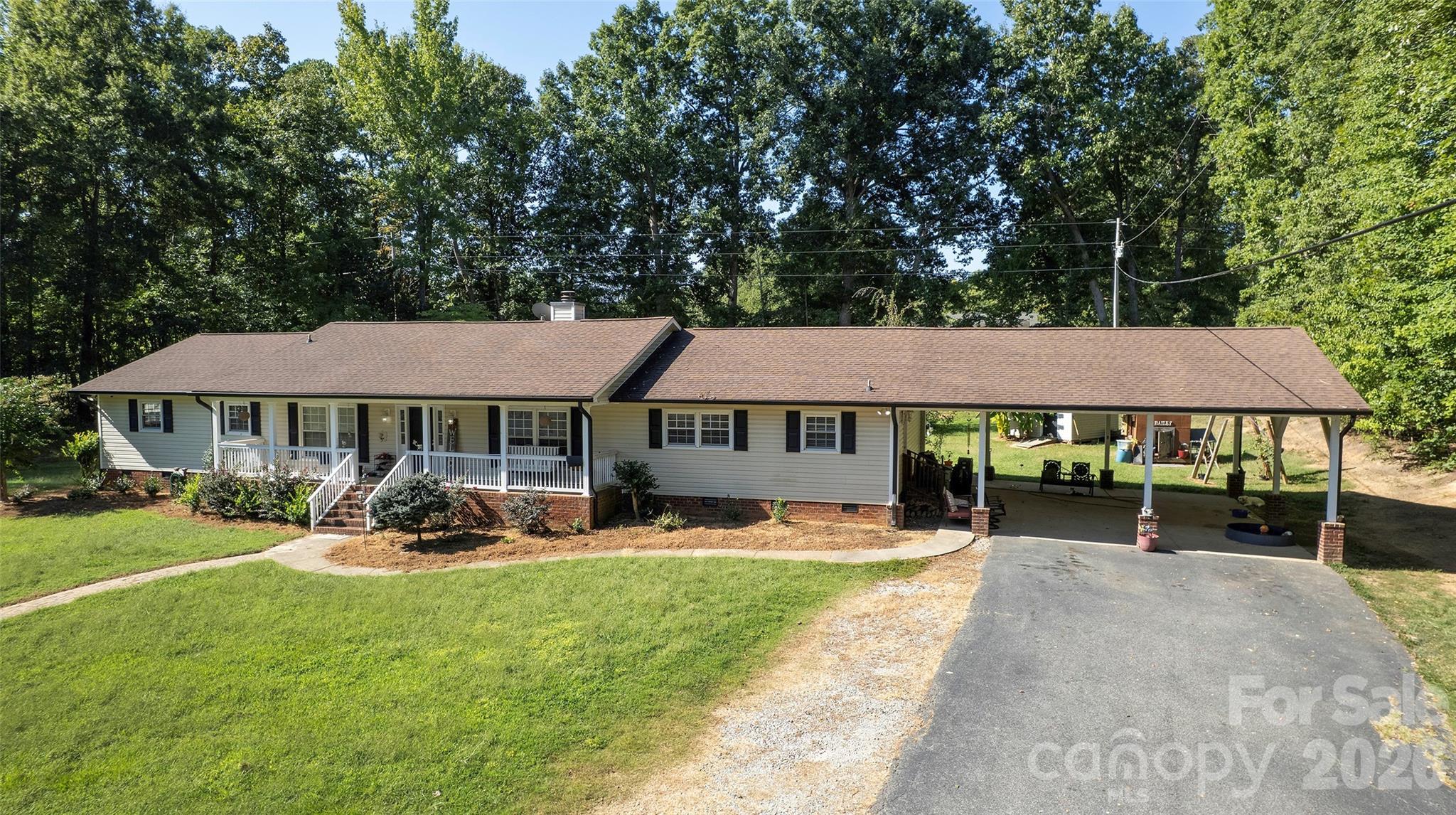 717 Pilgrim Forest Drive Property Photo 3