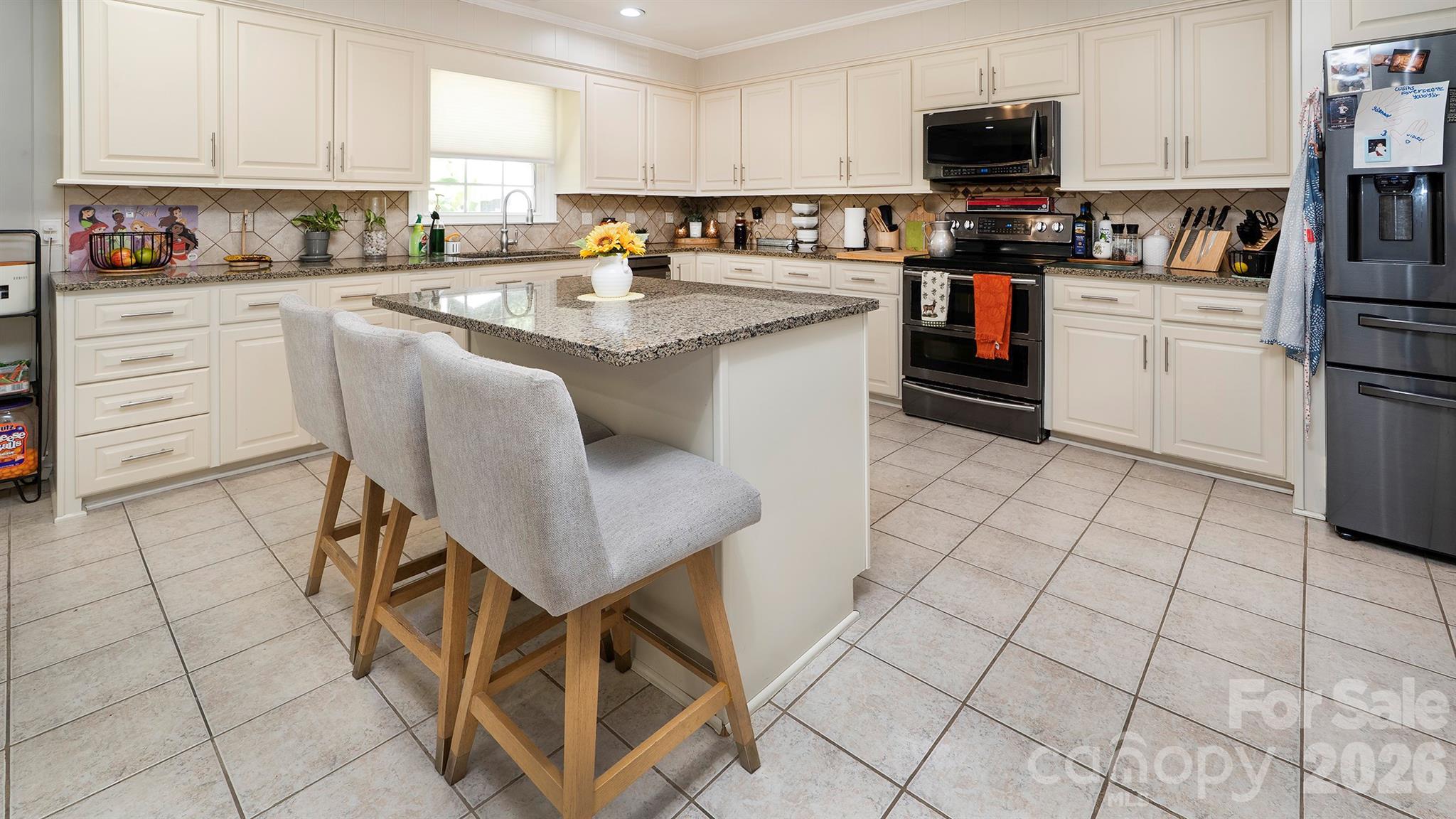 717 Pilgrim Forest Drive Property Photo 10