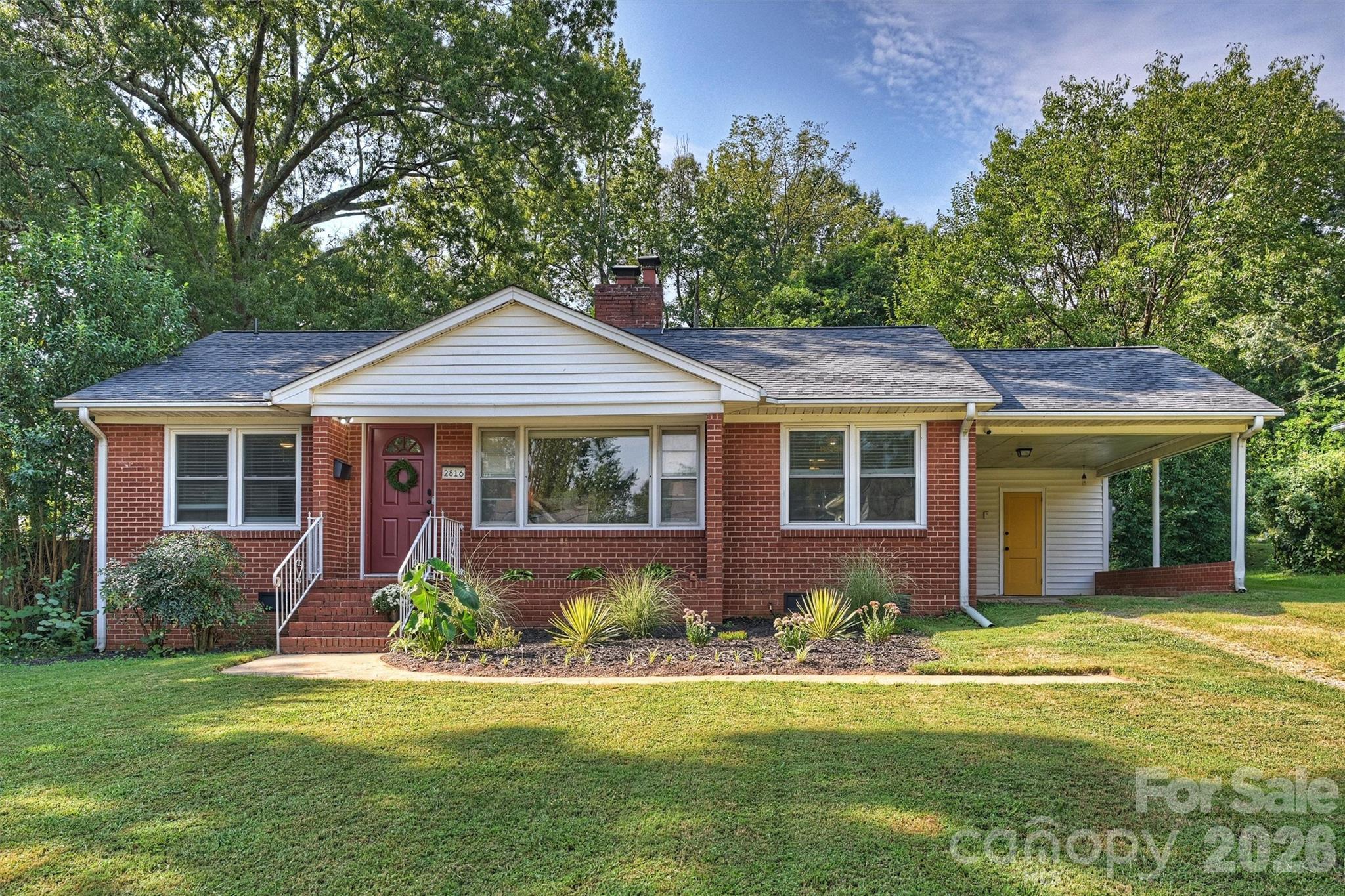 2816 Shamrock Drive Property Photo 1
