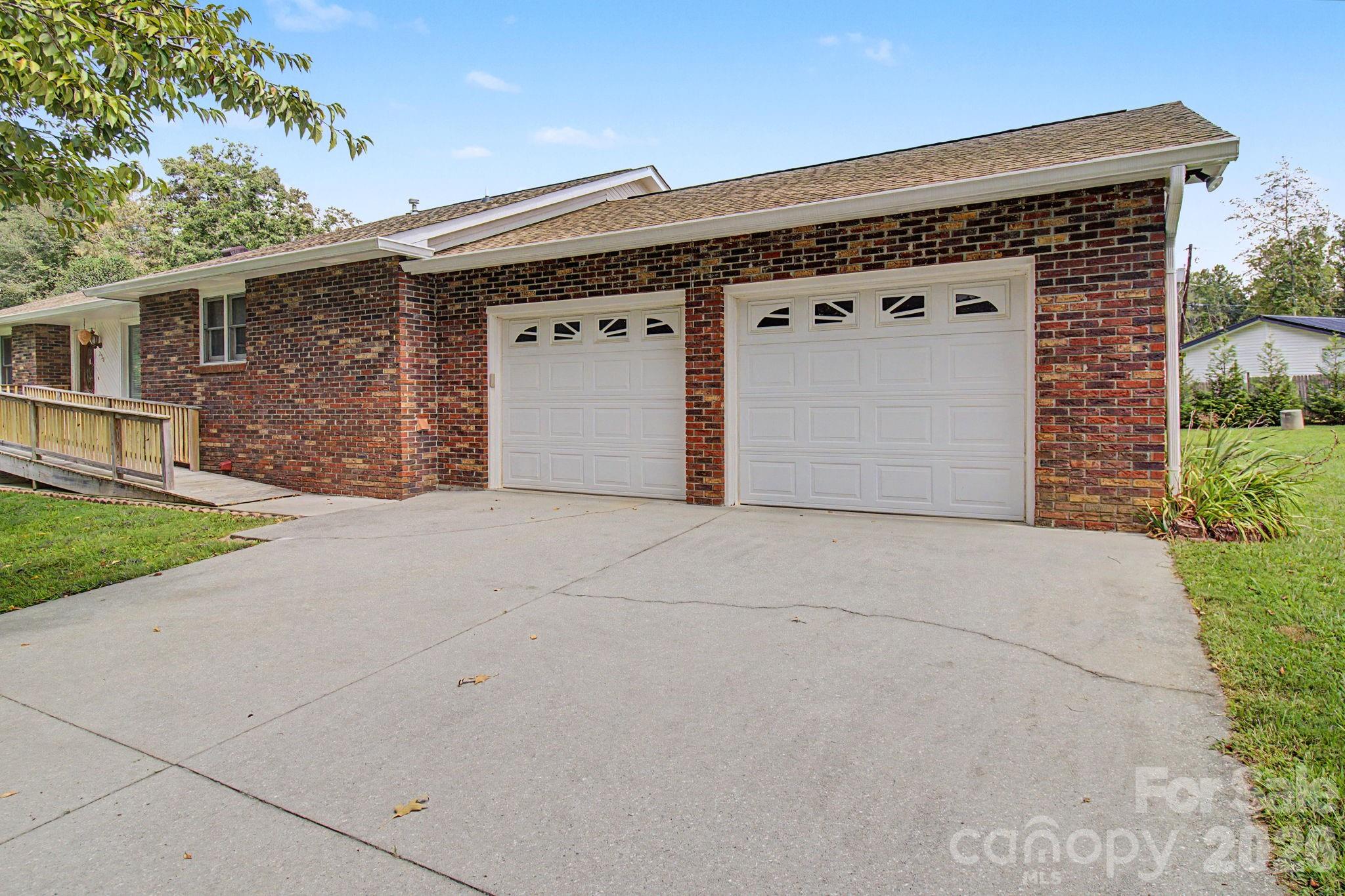 230 Blythewood Drive Property Photo 3