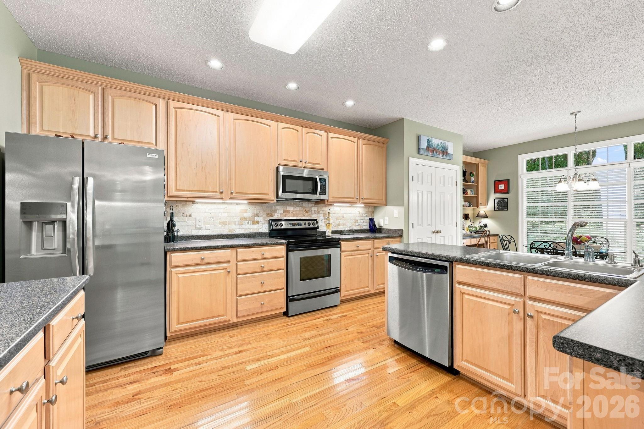 1075 Glenfield Drive Property Photo 14